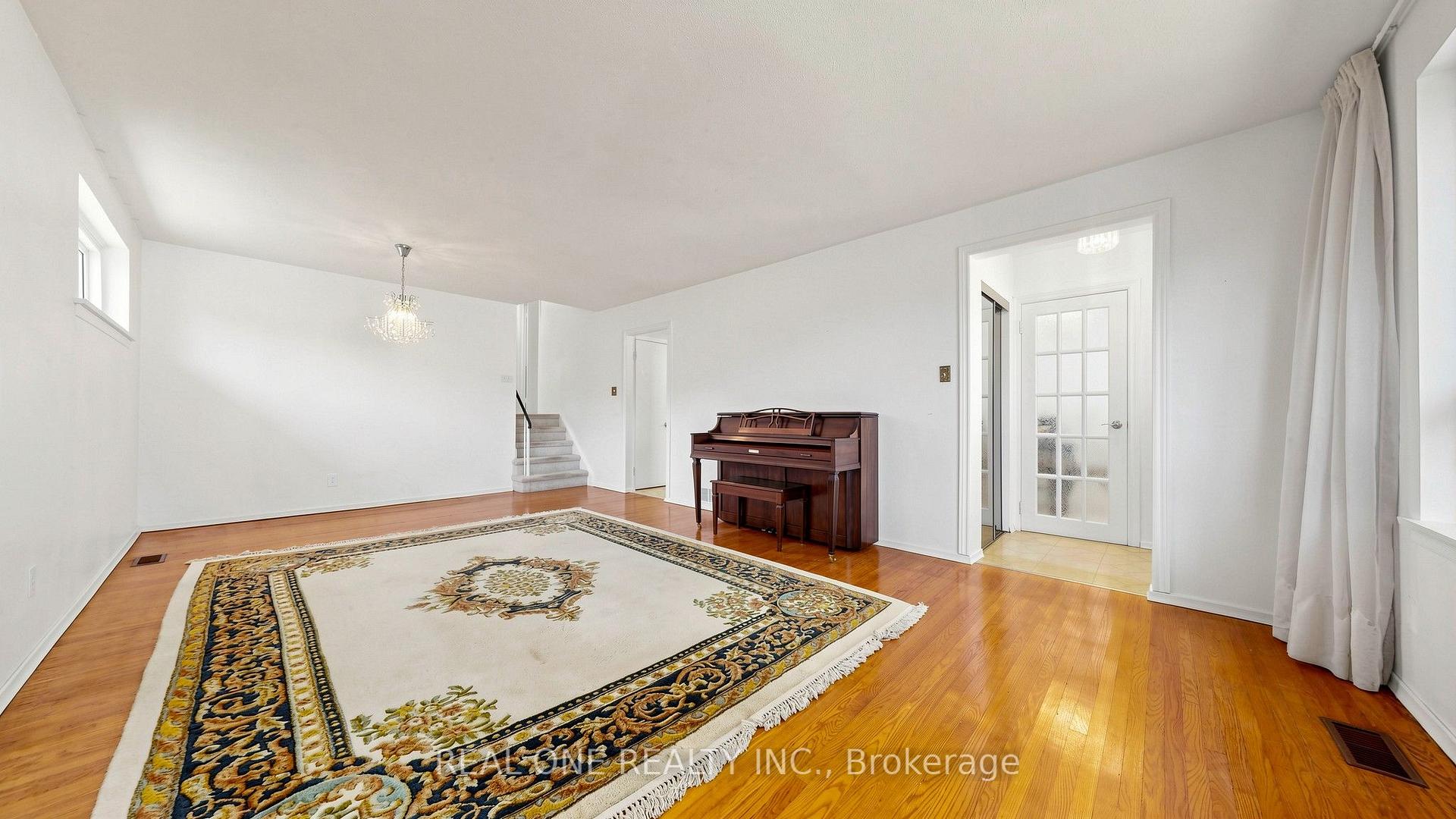 Photo 8 of 19 Nymark Avenue, North York, Don Valley Village — HOMEH