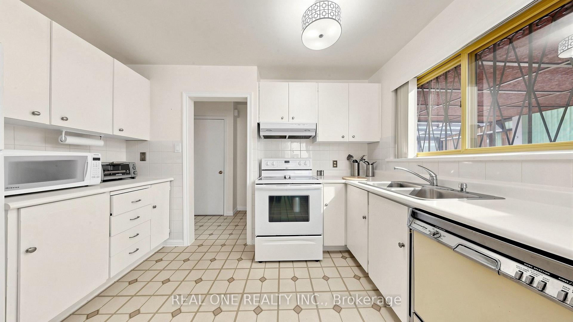 Photo 9 of 19 Nymark Avenue, North York, Don Valley Village — HOMEH