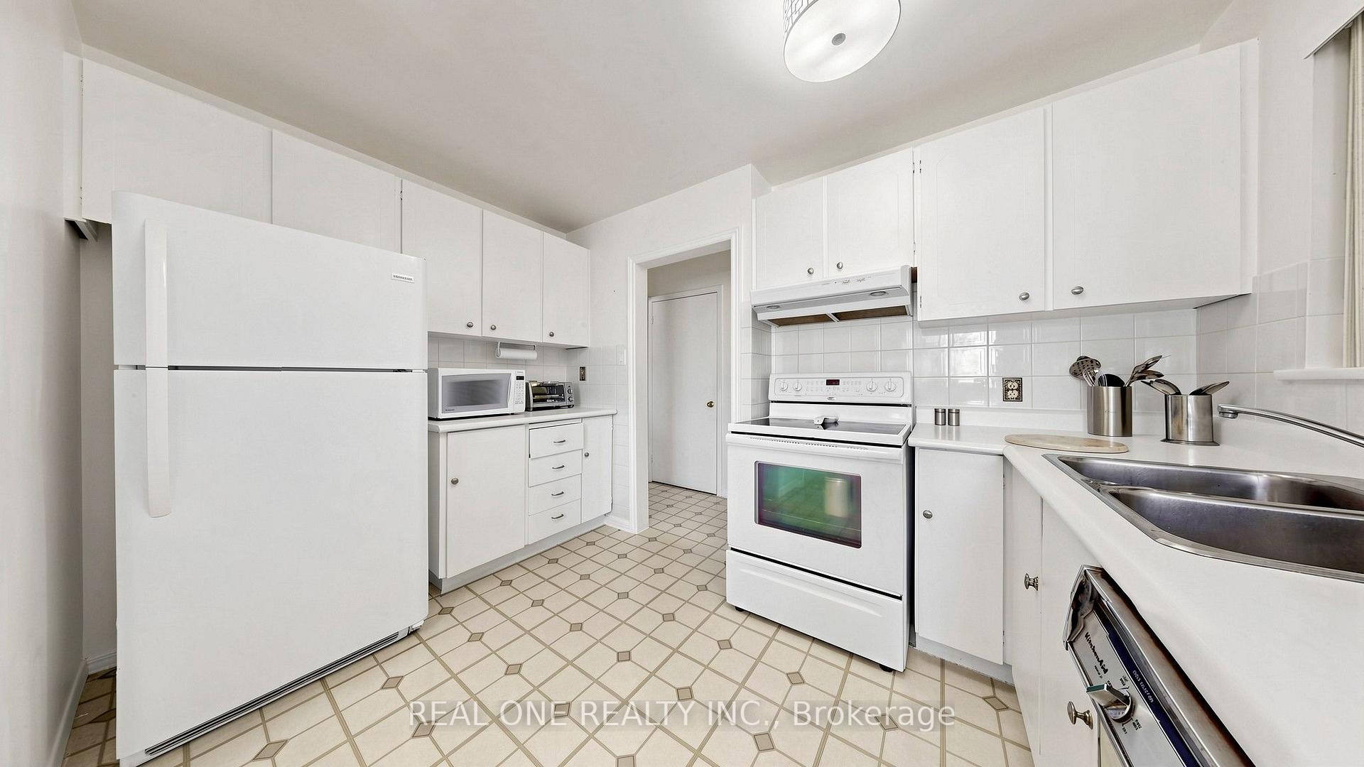 Photo 10 of 19 Nymark Avenue, North York, Don Valley Village — HOMEH