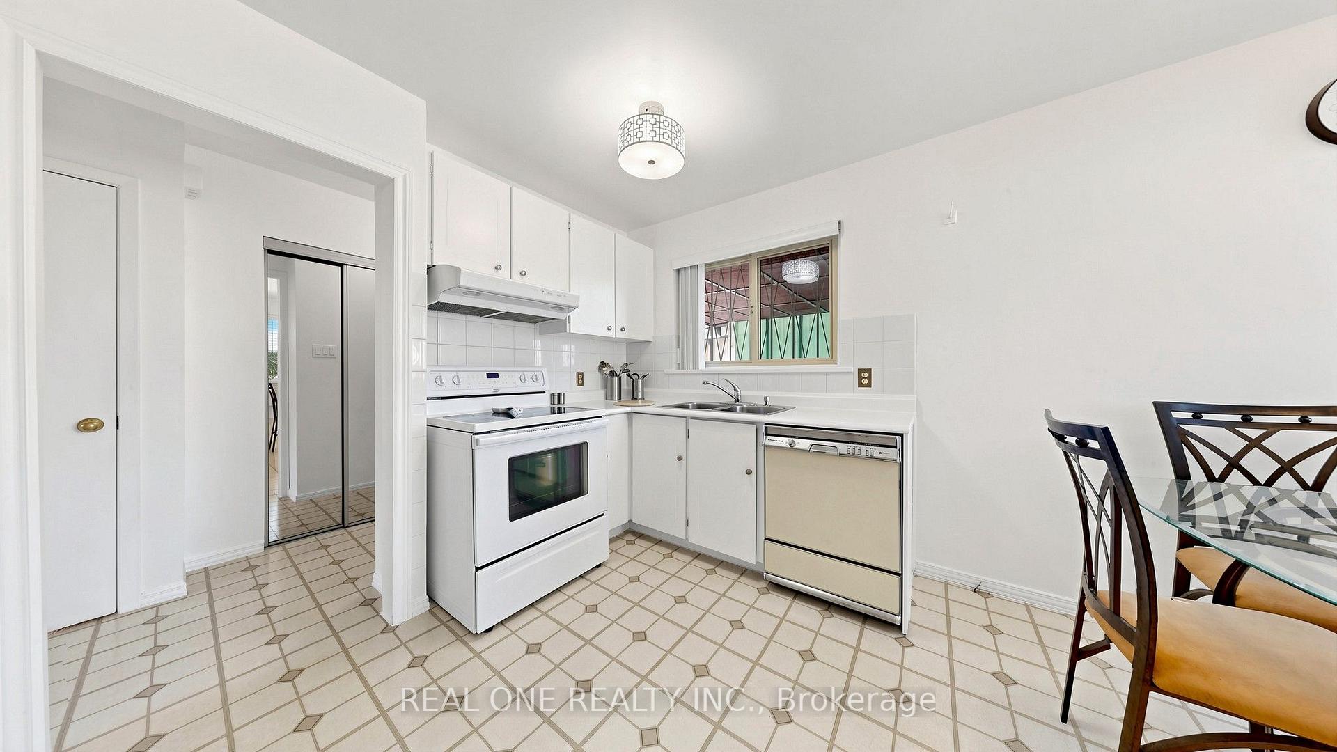 Photo 11 of 19 Nymark Avenue, North York, Don Valley Village — HOMEH