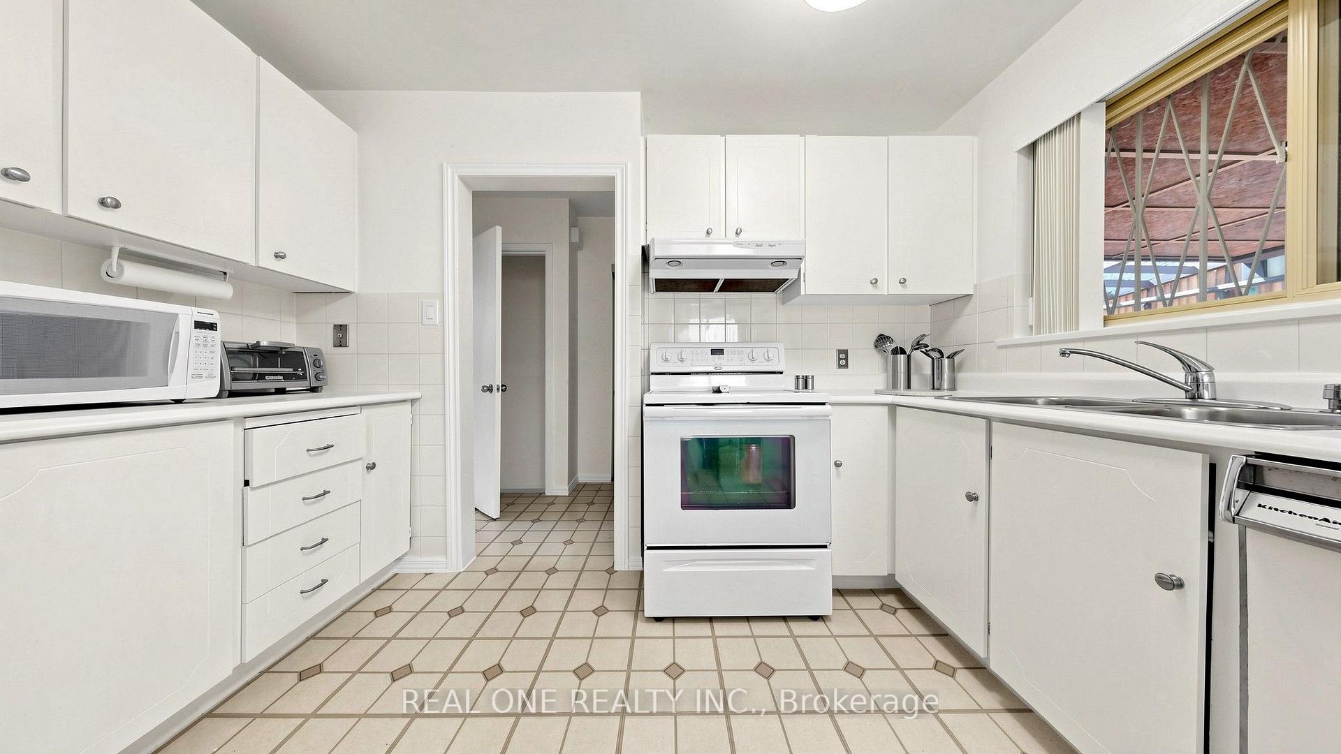 Photo 12 of 19 Nymark Avenue, North York, Don Valley Village — HOMEH