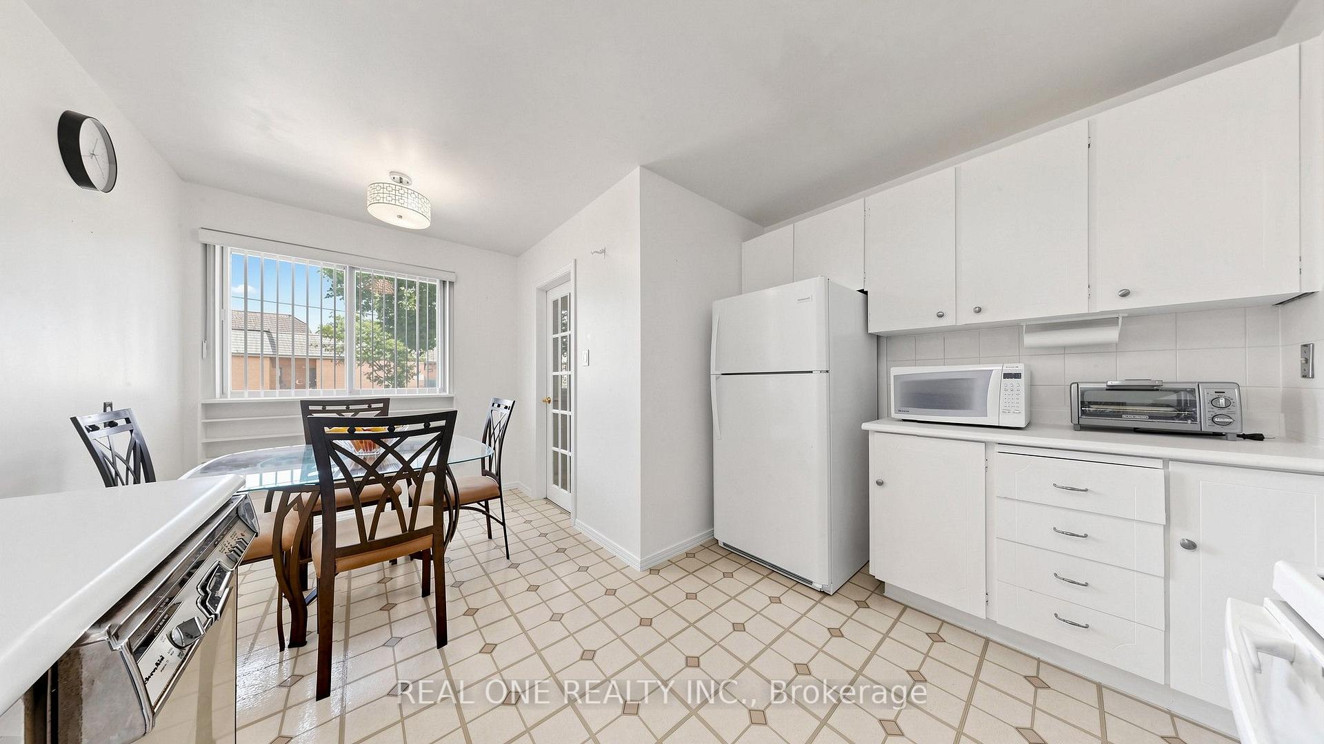 Photo 13 of 19 Nymark Avenue, North York, Don Valley Village — HOMEH