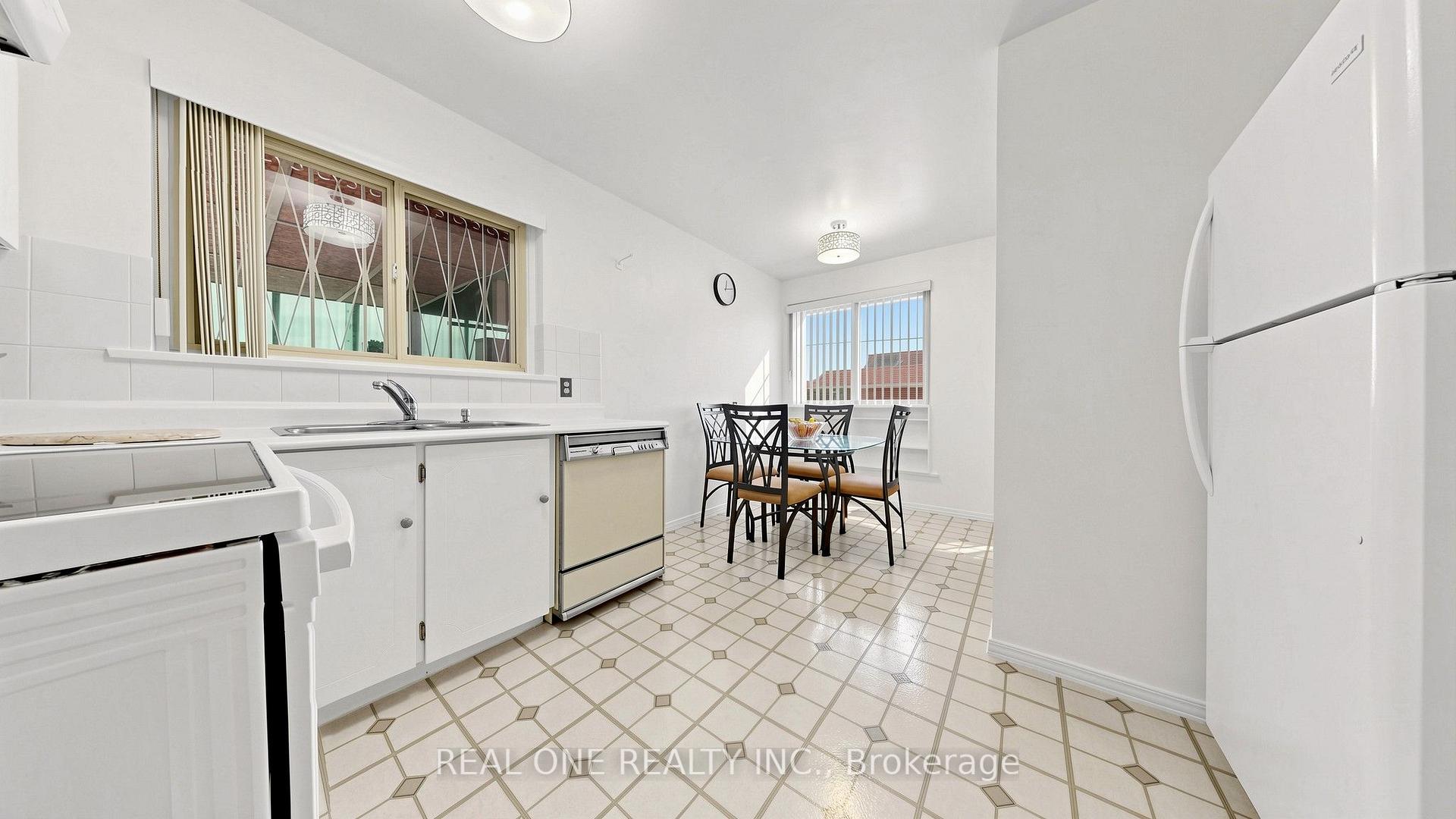 Photo 15 of 19 Nymark Avenue, North York, Don Valley Village — HOMEH