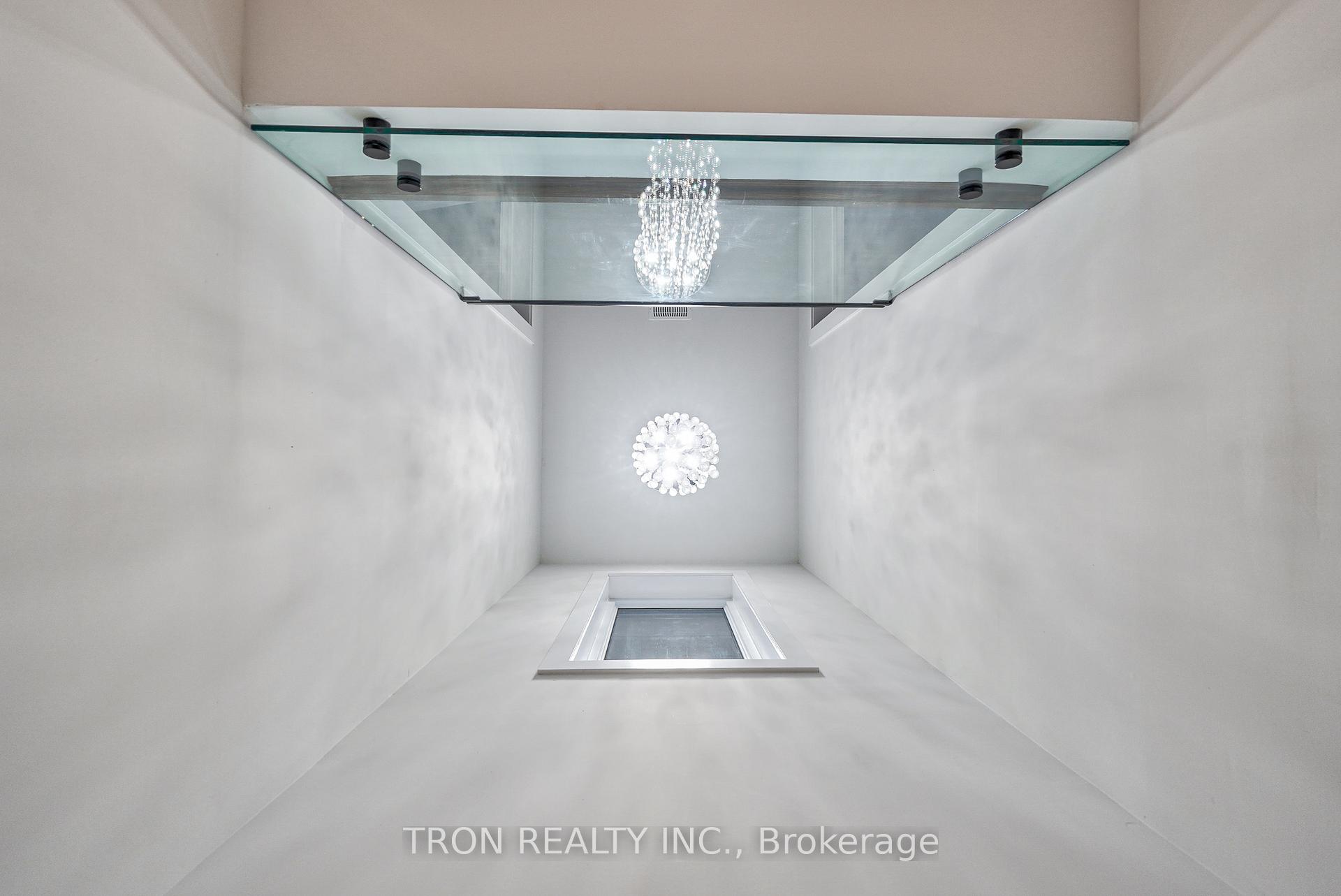 Photo 4 of 38 Uno Drive, Etobicoke, Stonegate-Queensway — HOMEH
