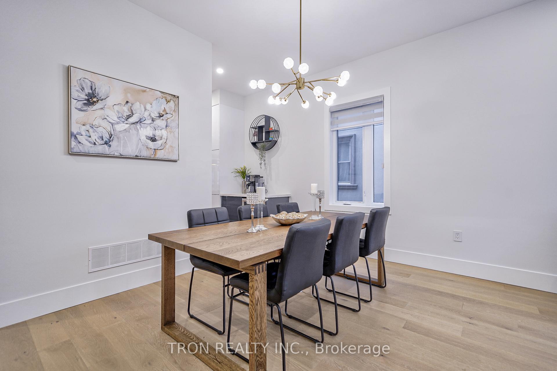 Photo 5 of 38 Uno Drive, Etobicoke, Stonegate-Queensway — HOMEH