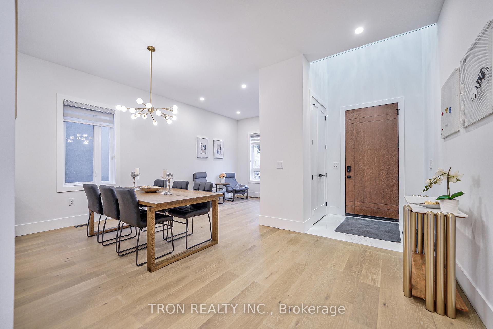 Photo 6 of 38 Uno Drive, Etobicoke, Stonegate-Queensway — HOMEH