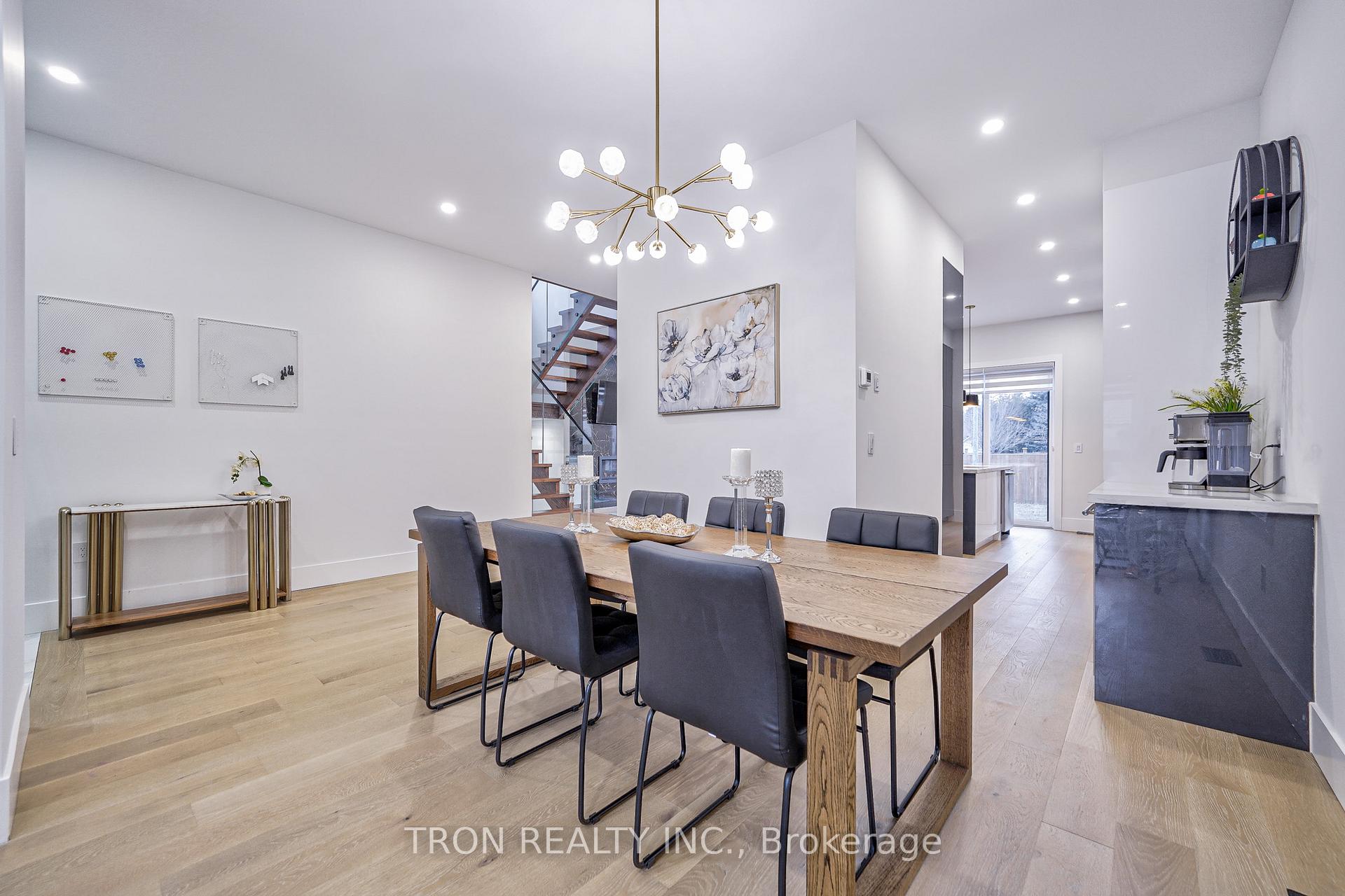 Photo 7 of 38 Uno Drive, Etobicoke, Stonegate-Queensway — HOMEH