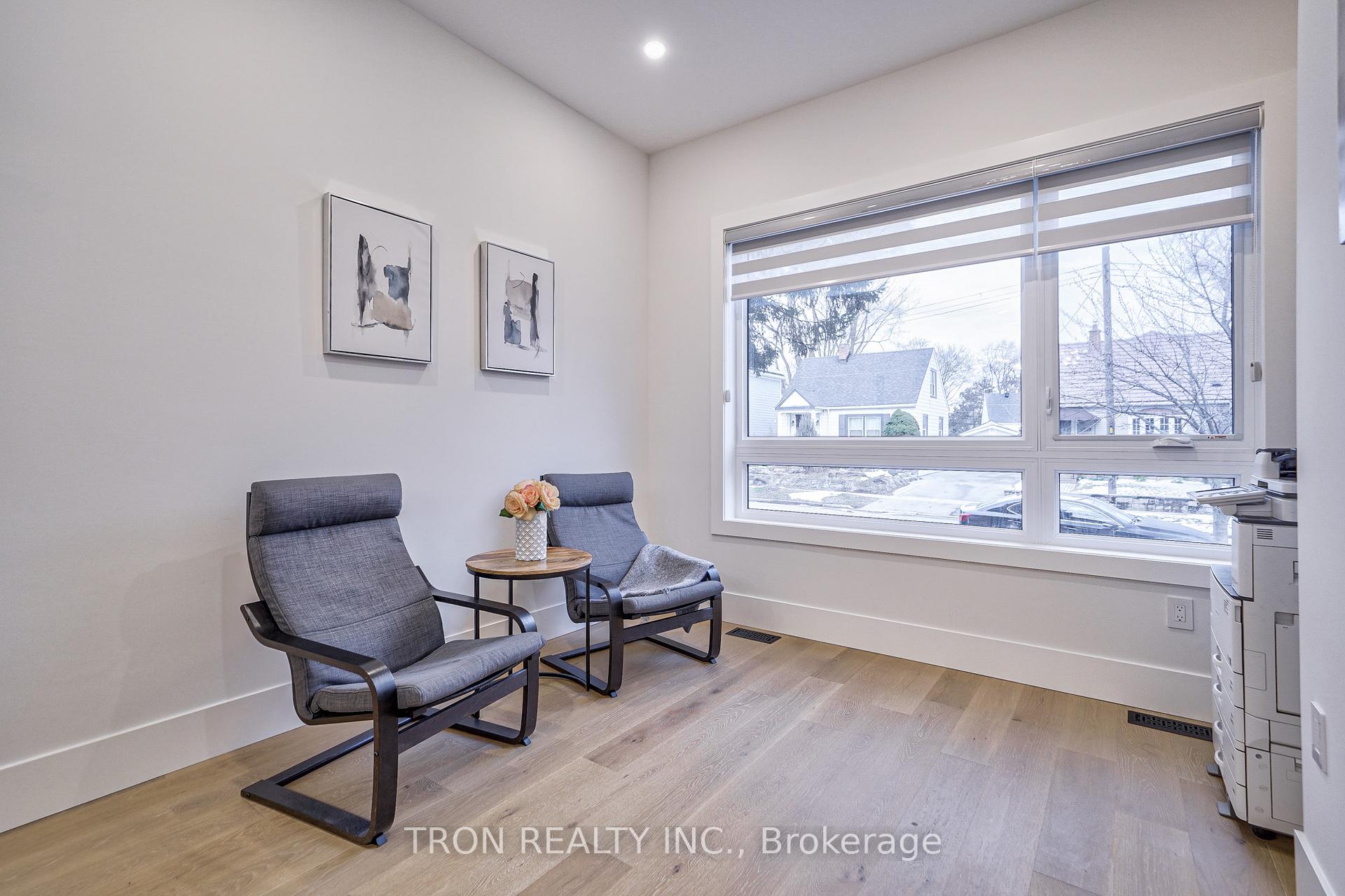 Photo 8 of 38 Uno Drive, Etobicoke, Stonegate-Queensway — HOMEH