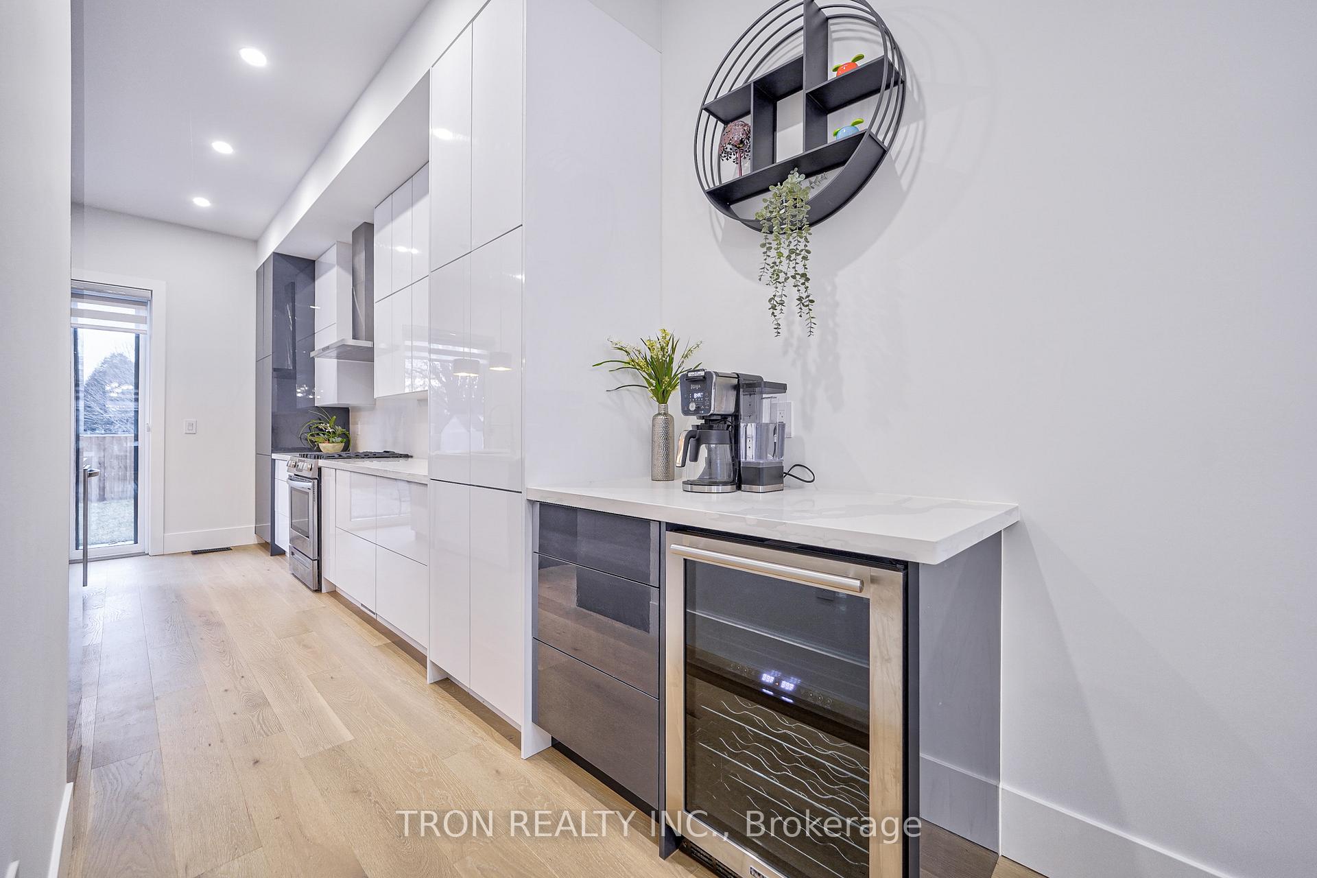 Photo 9 of 38 Uno Drive, Etobicoke, Stonegate-Queensway — HOMEH