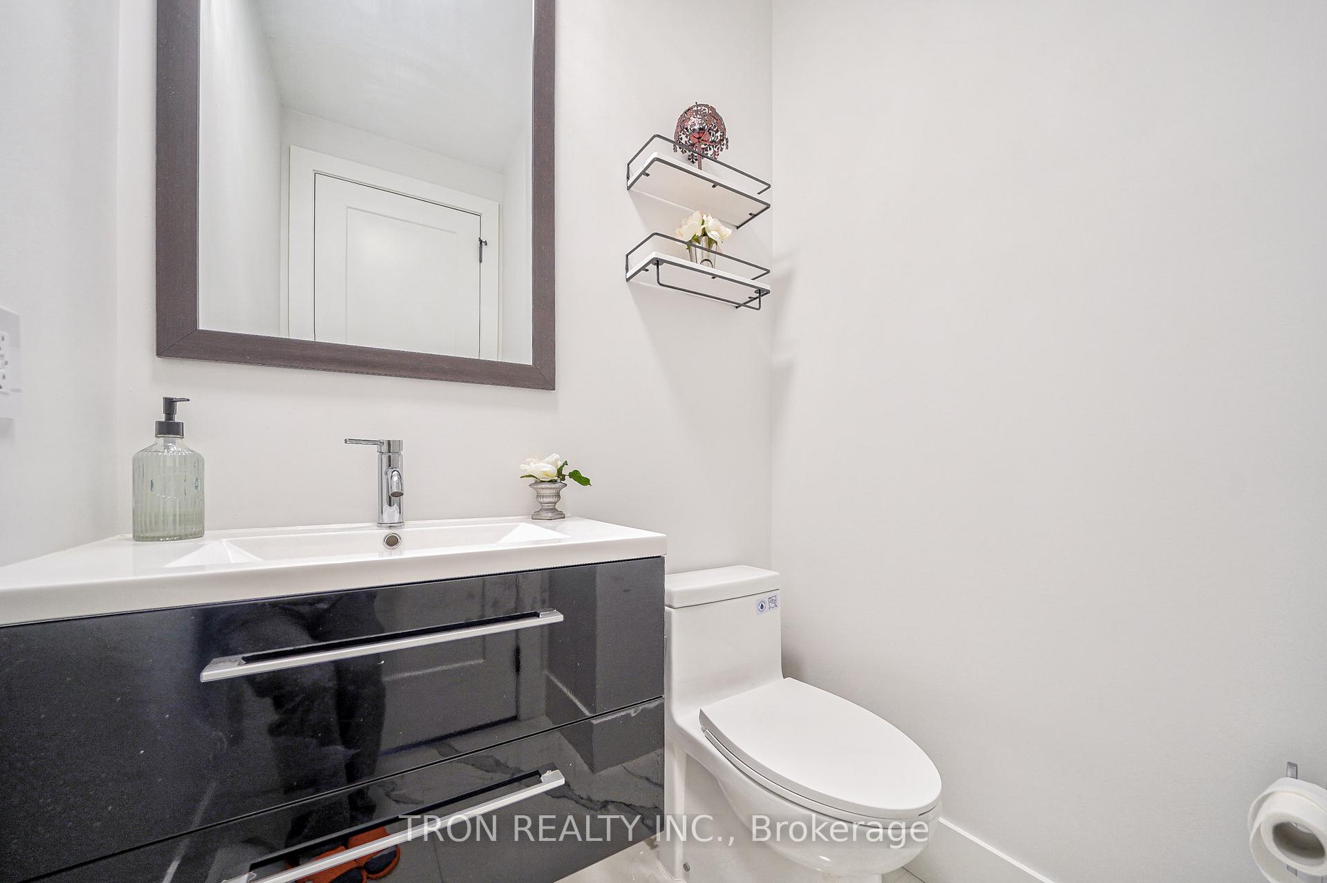Photo 11 of 38 Uno Drive, Etobicoke, Stonegate-Queensway — HOMEH