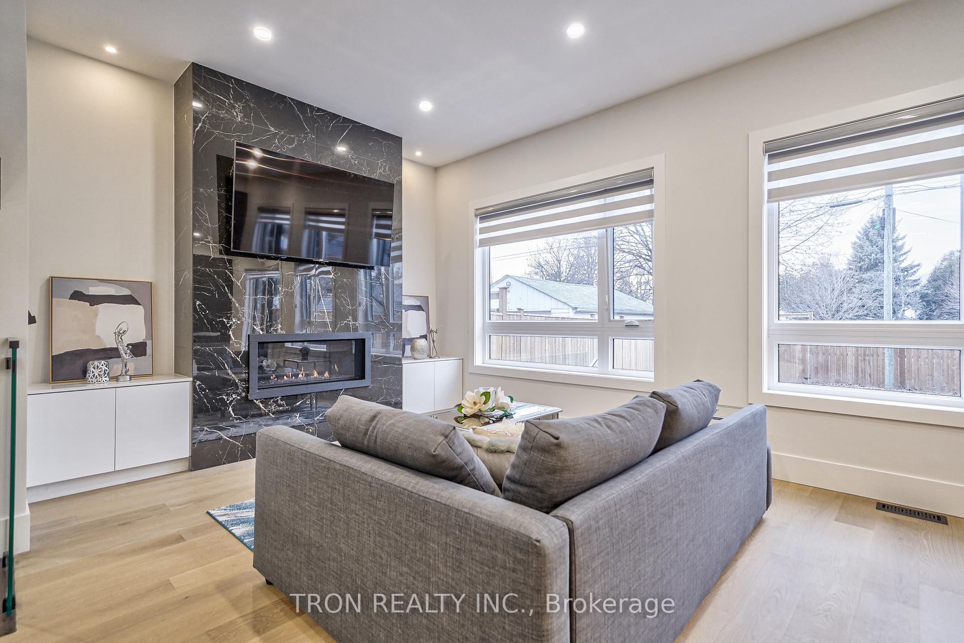 Photo 12 of 38 Uno Drive, Etobicoke, Stonegate-Queensway — HOMEH