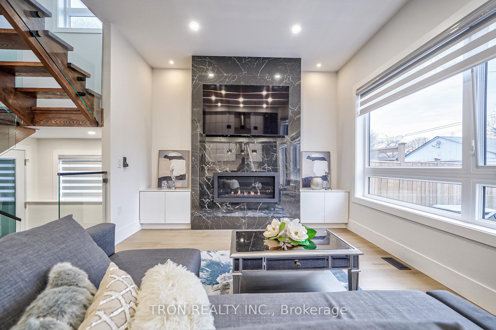 Photo 13 of 38 Uno Drive, Etobicoke, Stonegate-Queensway — HOMEH