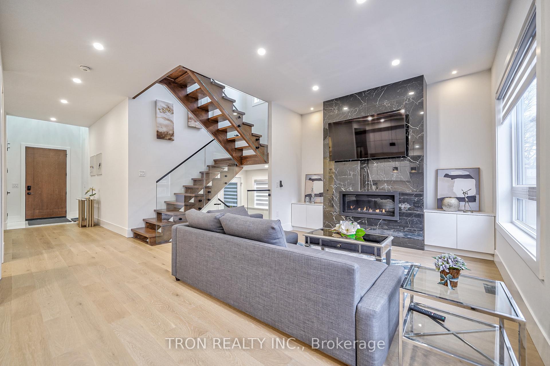 Photo 14 of 38 Uno Drive, Etobicoke, Stonegate-Queensway — HOMEH