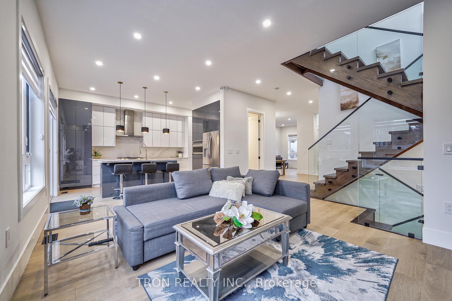 Photo 15 of 38 Uno Drive, Etobicoke, Stonegate-Queensway — HOMEH