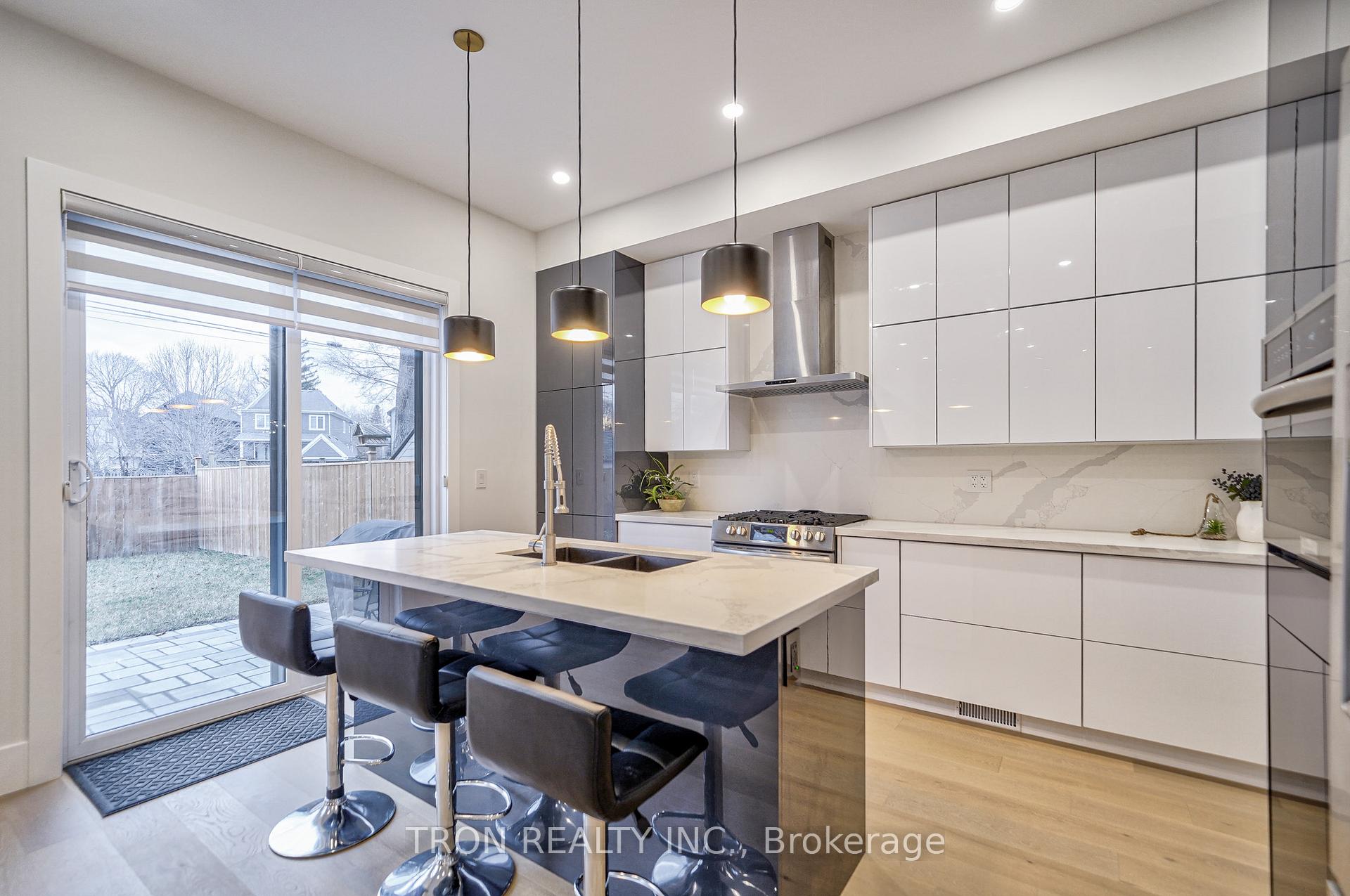 Photo 16 of 38 Uno Drive, Etobicoke, Stonegate-Queensway — HOMEH