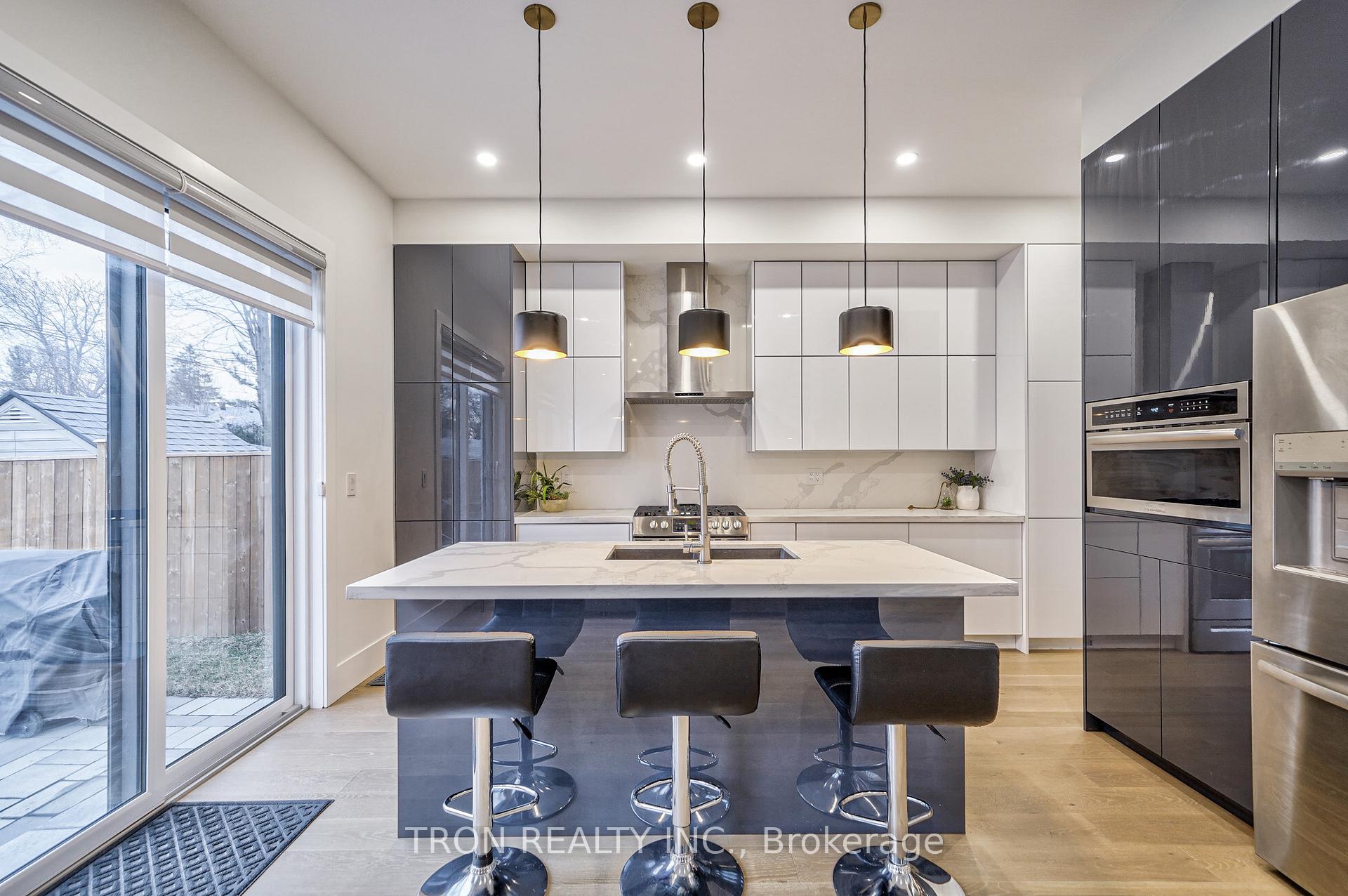 Photo 17 of 38 Uno Drive, Etobicoke, Stonegate-Queensway — HOMEH