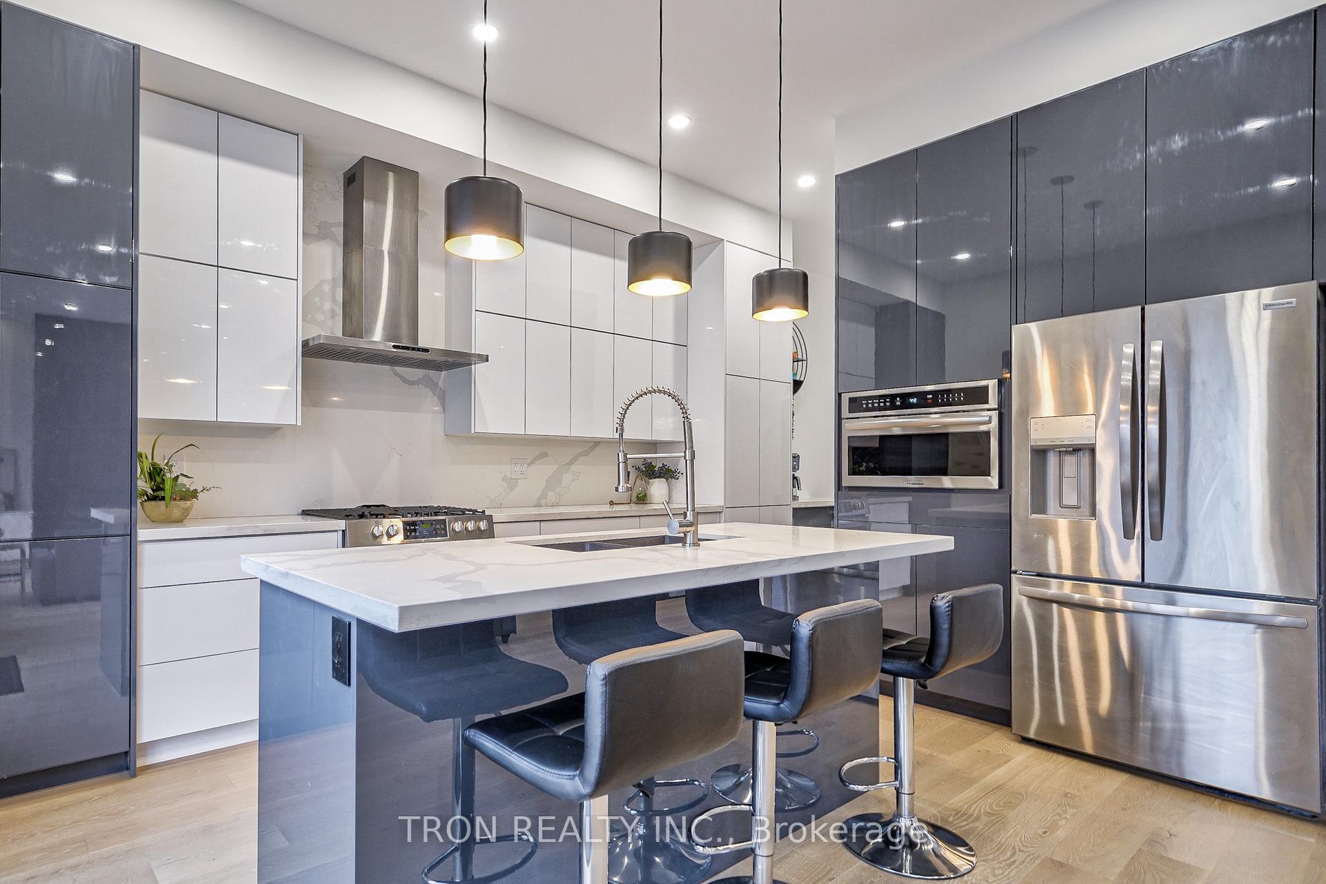 Photo 18 of 38 Uno Drive, Etobicoke, Stonegate-Queensway — HOMEH