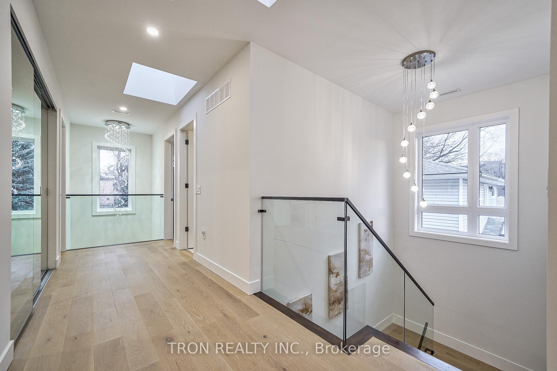 Photo 19 of 38 Uno Drive, Etobicoke, Stonegate-Queensway — HOMEH