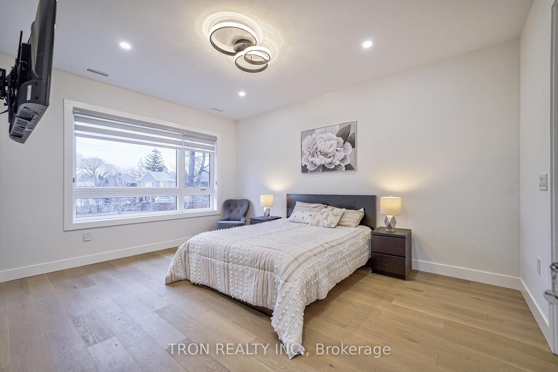 Photo 20 of 38 Uno Drive, Etobicoke, Stonegate-Queensway — HOMEH