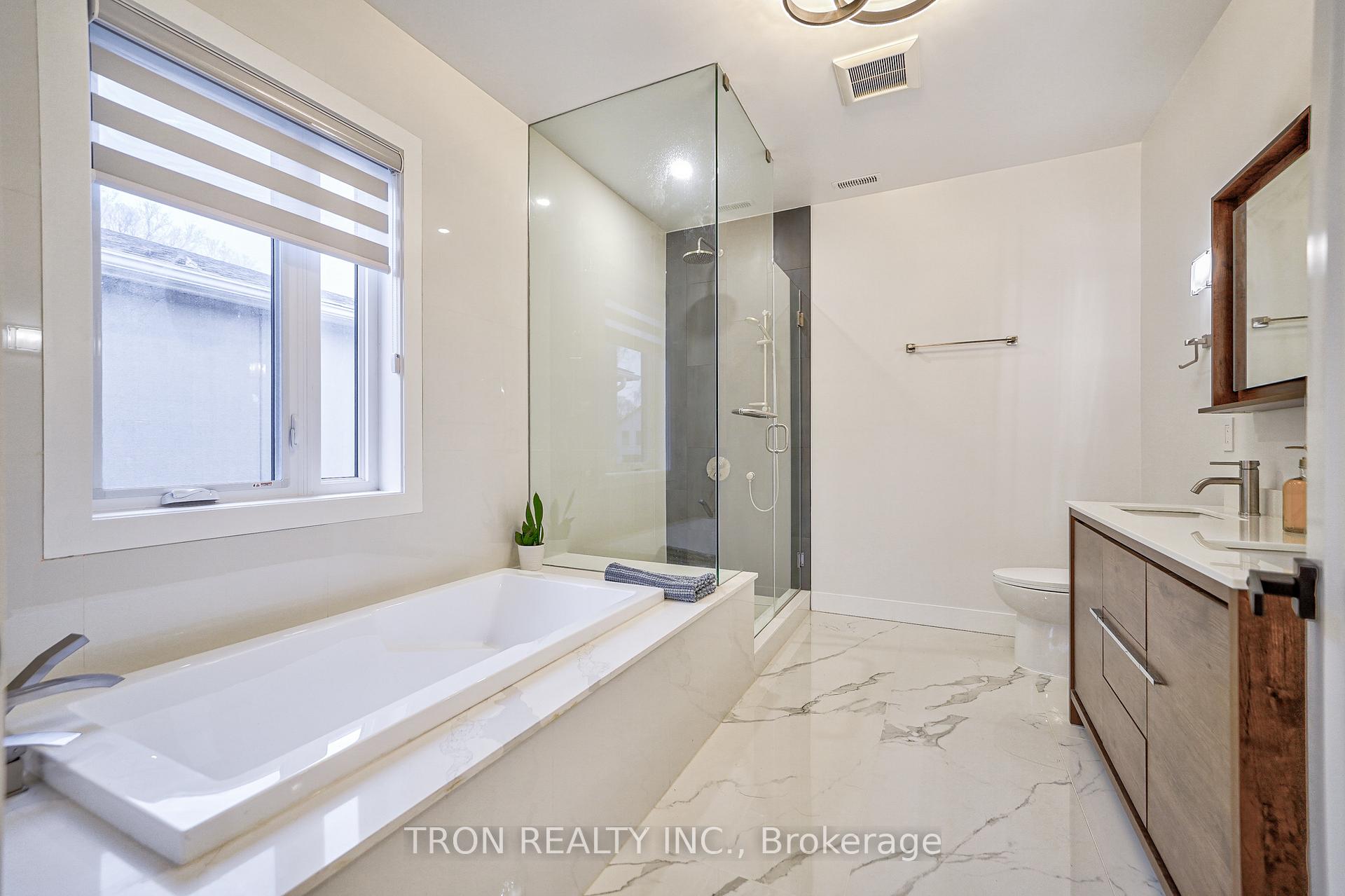 Photo 22 of 38 Uno Drive, Etobicoke, Stonegate-Queensway — HOMEH