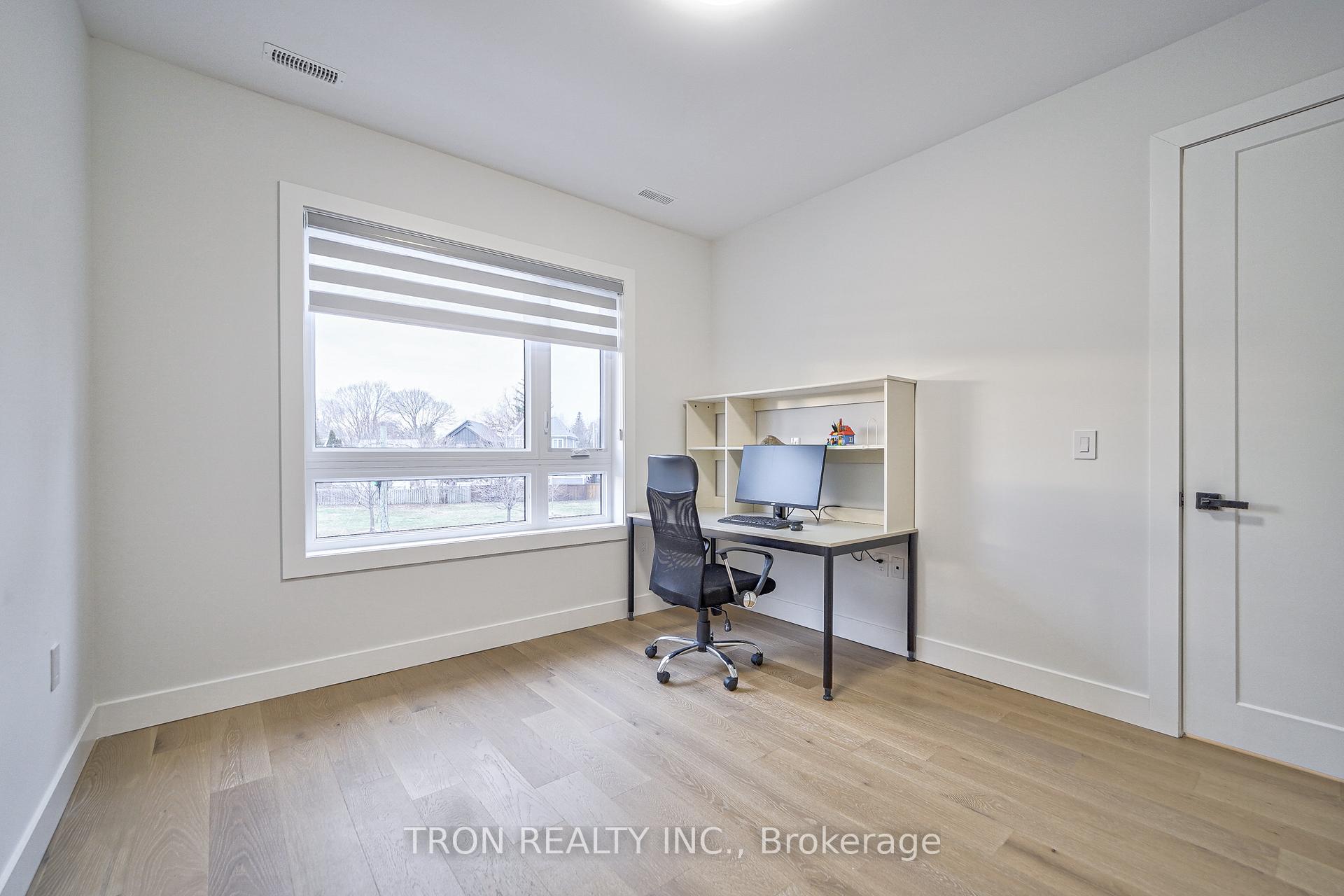 Photo 24 of 38 Uno Drive, Etobicoke, Stonegate-Queensway — HOMEH