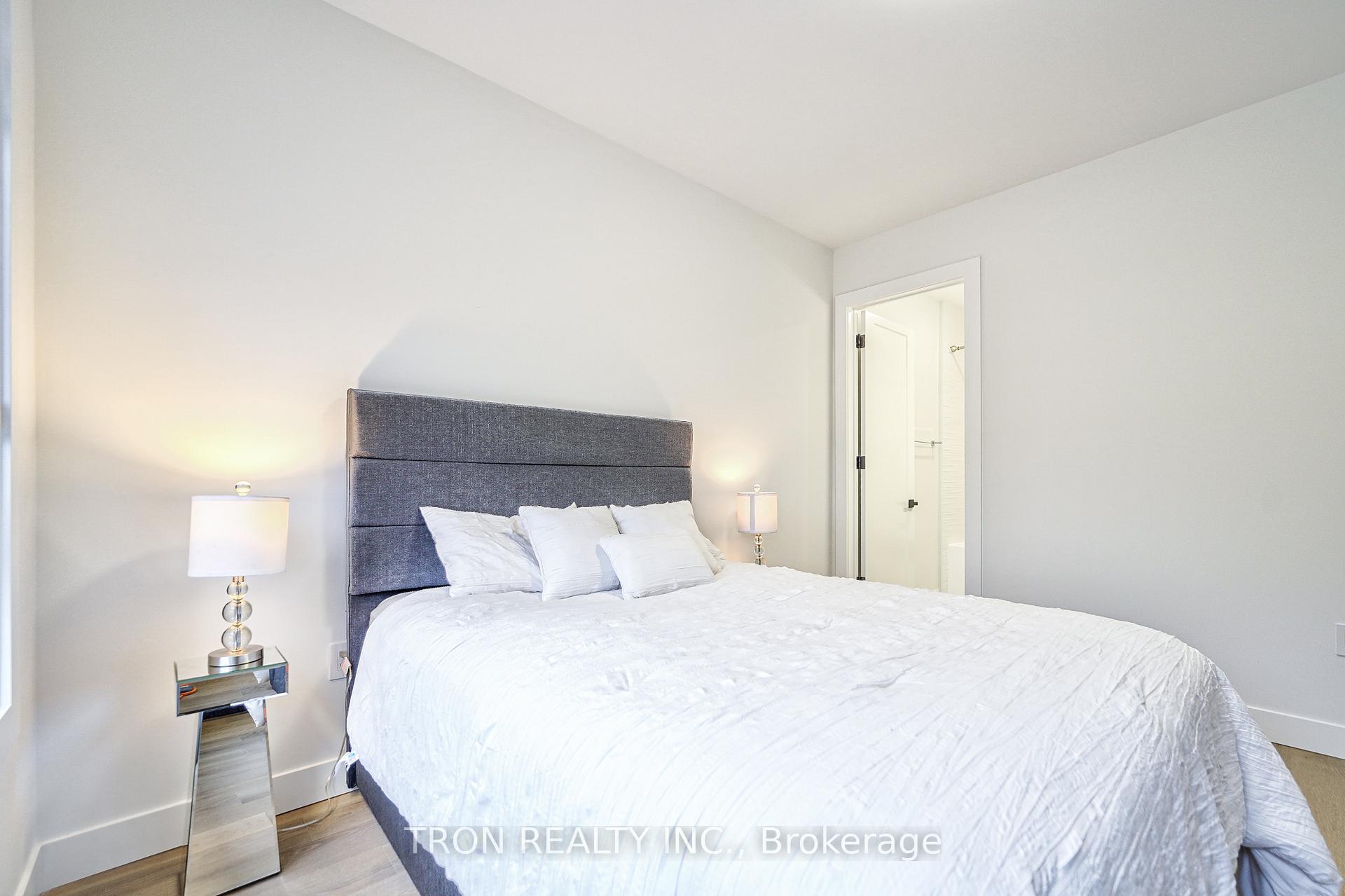 Photo 26 of 38 Uno Drive, Etobicoke, Stonegate-Queensway — HOMEH