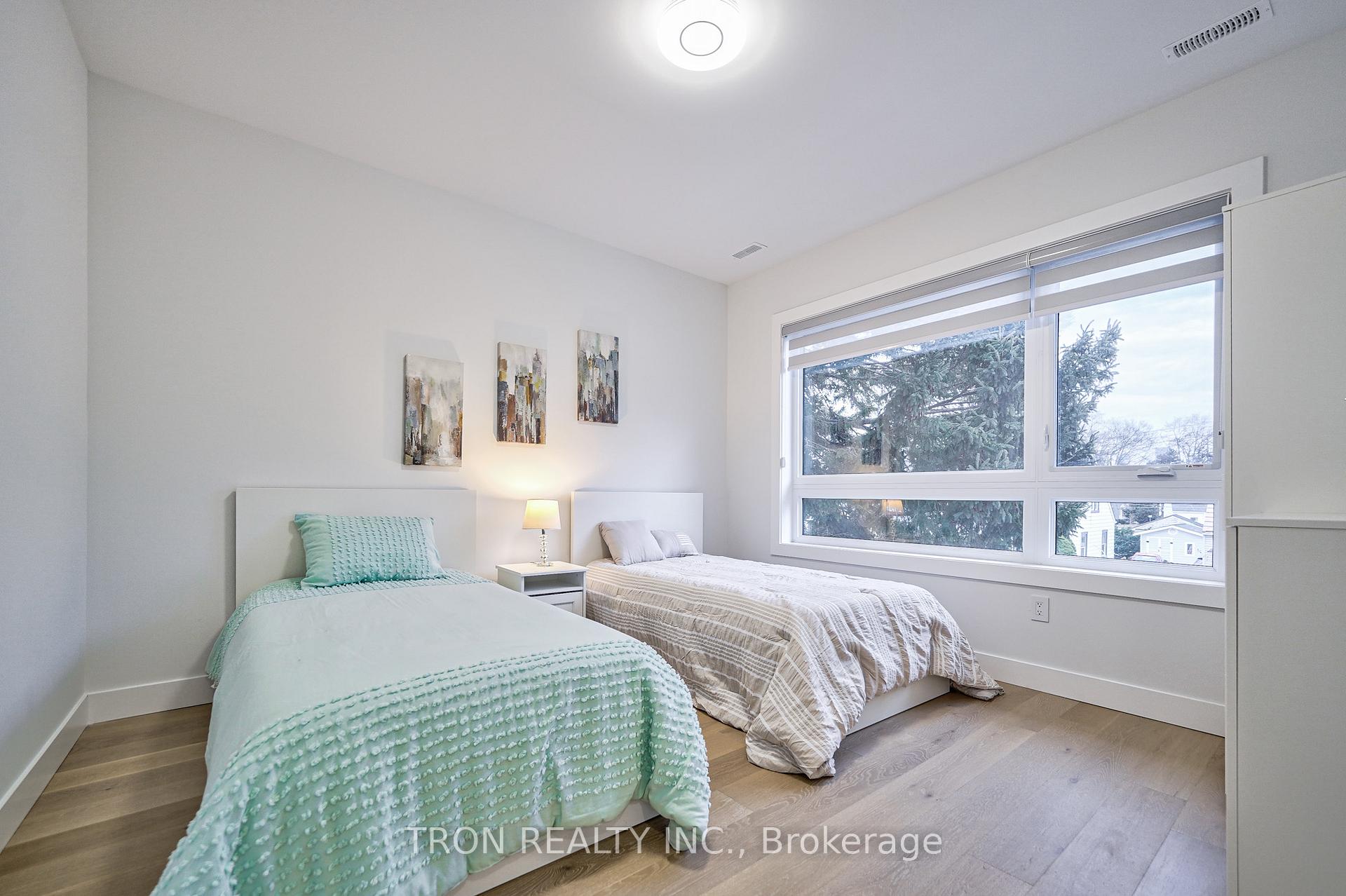 Photo 29 of 38 Uno Drive, Etobicoke, Stonegate-Queensway — HOMEH