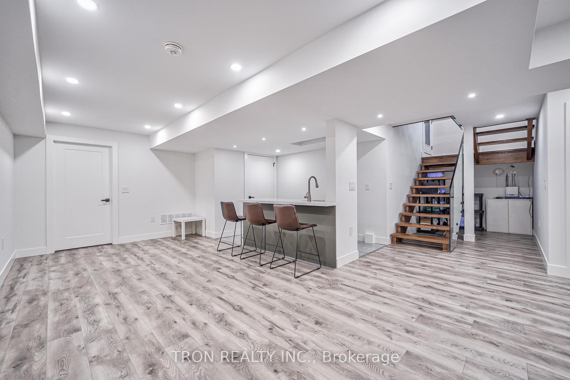 Photo 36 of 38 Uno Drive, Etobicoke, Stonegate-Queensway — HOMEH