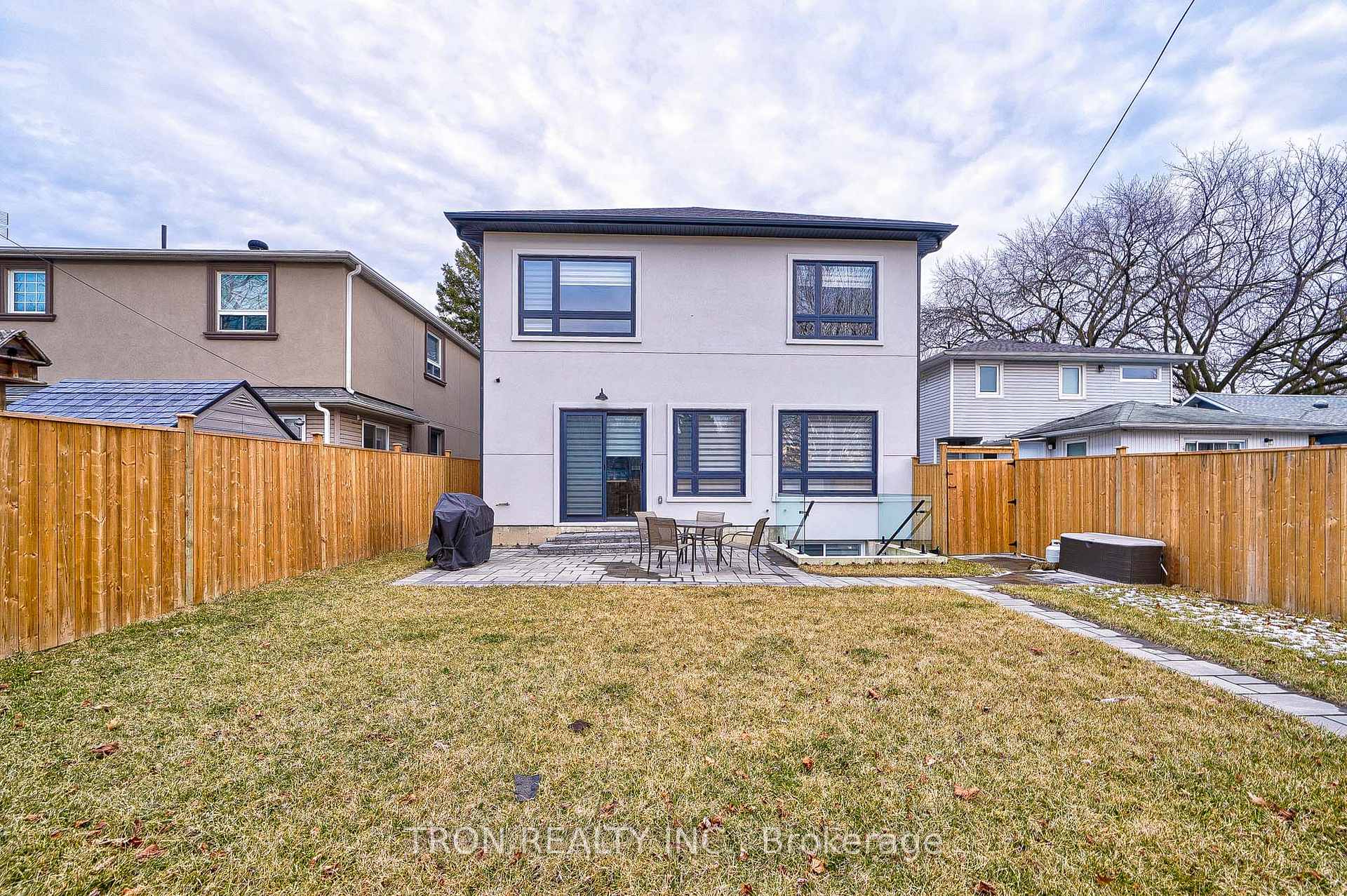 Photo 40 of 38 Uno Drive, Etobicoke, Stonegate-Queensway — HOMEH