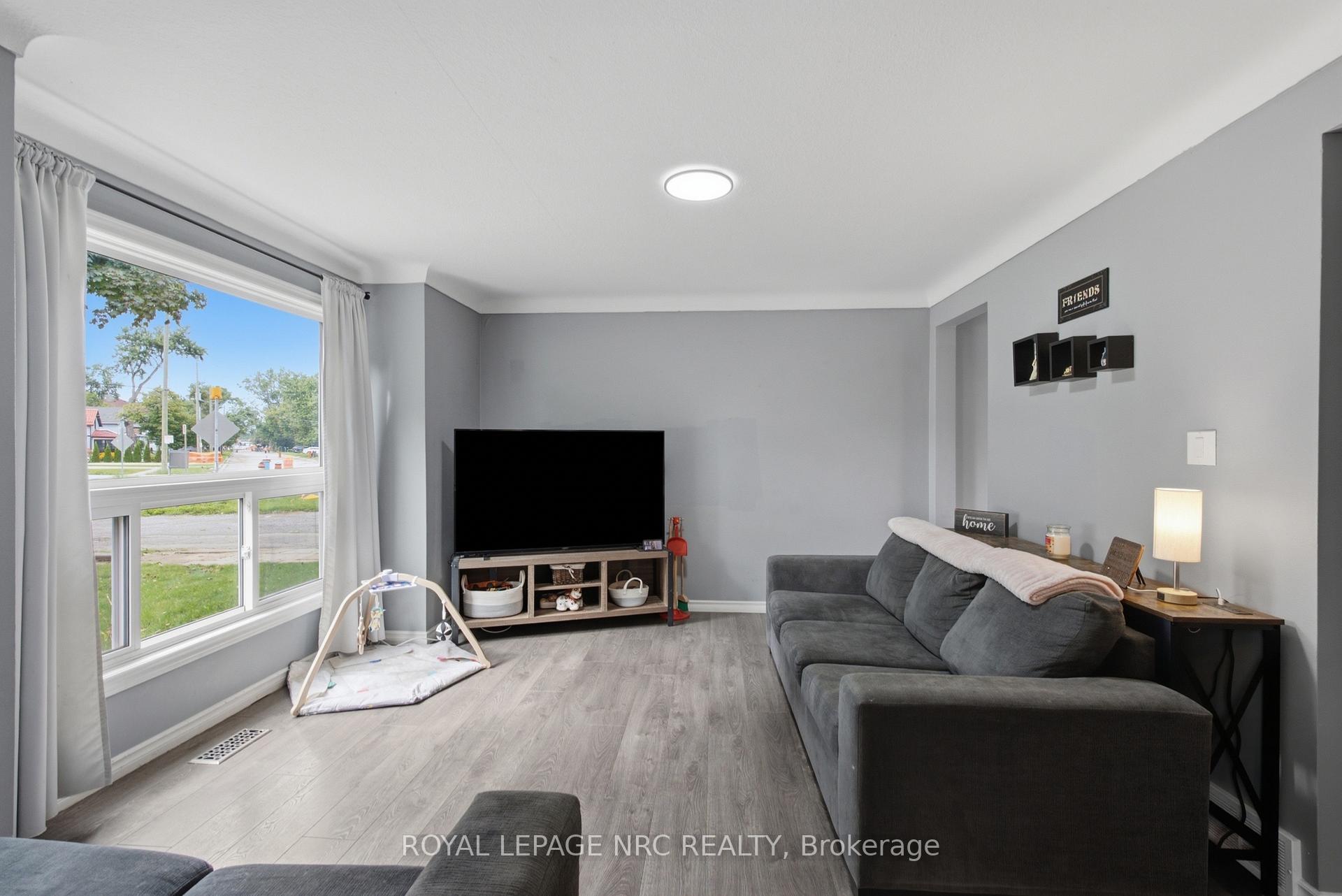 Photo 5 of 8458 Willoughby Drive, Niagara Falls, Chippawa — HOMEH