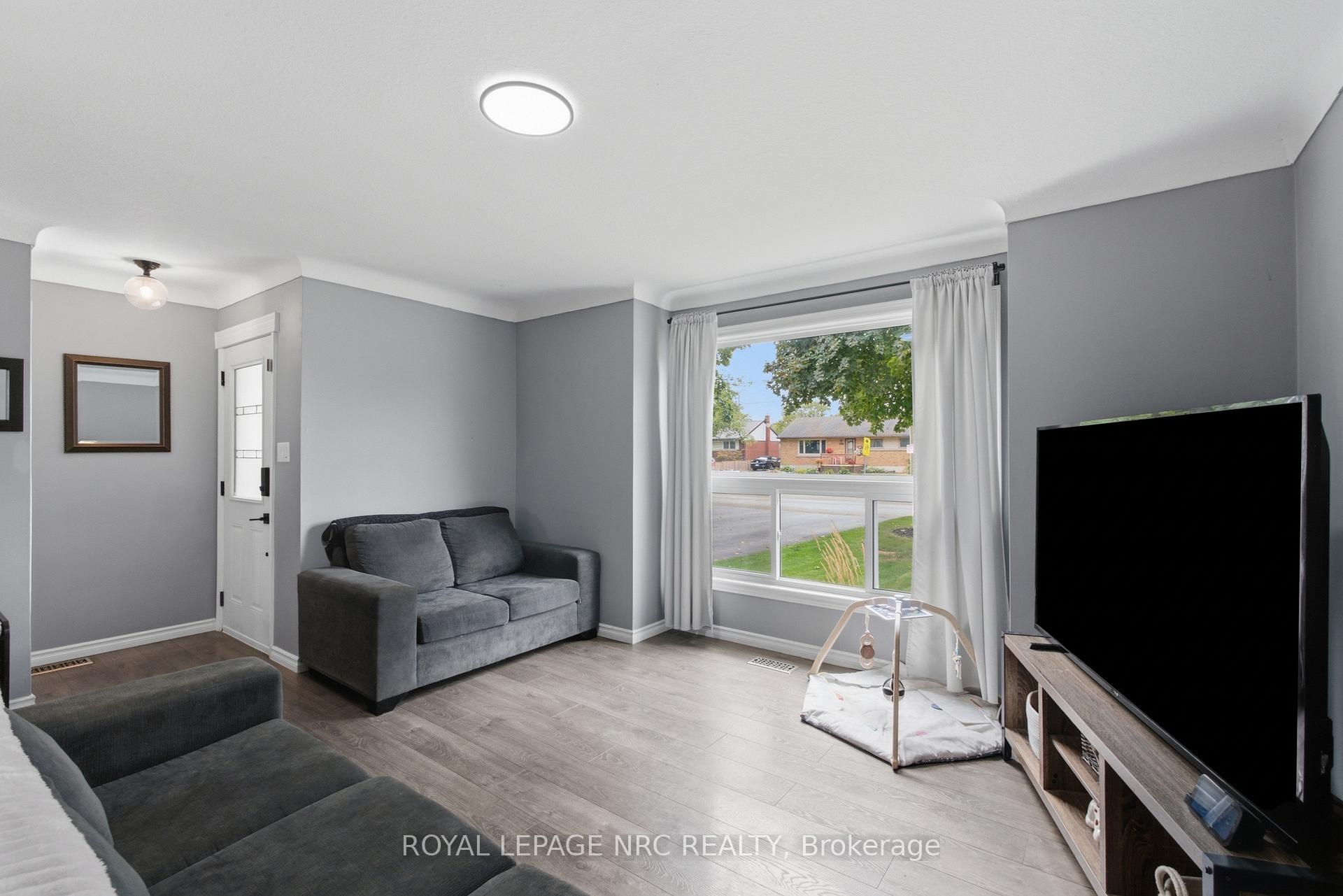 Photo 6 of 8458 Willoughby Drive, Niagara Falls, Chippawa — HOMEH