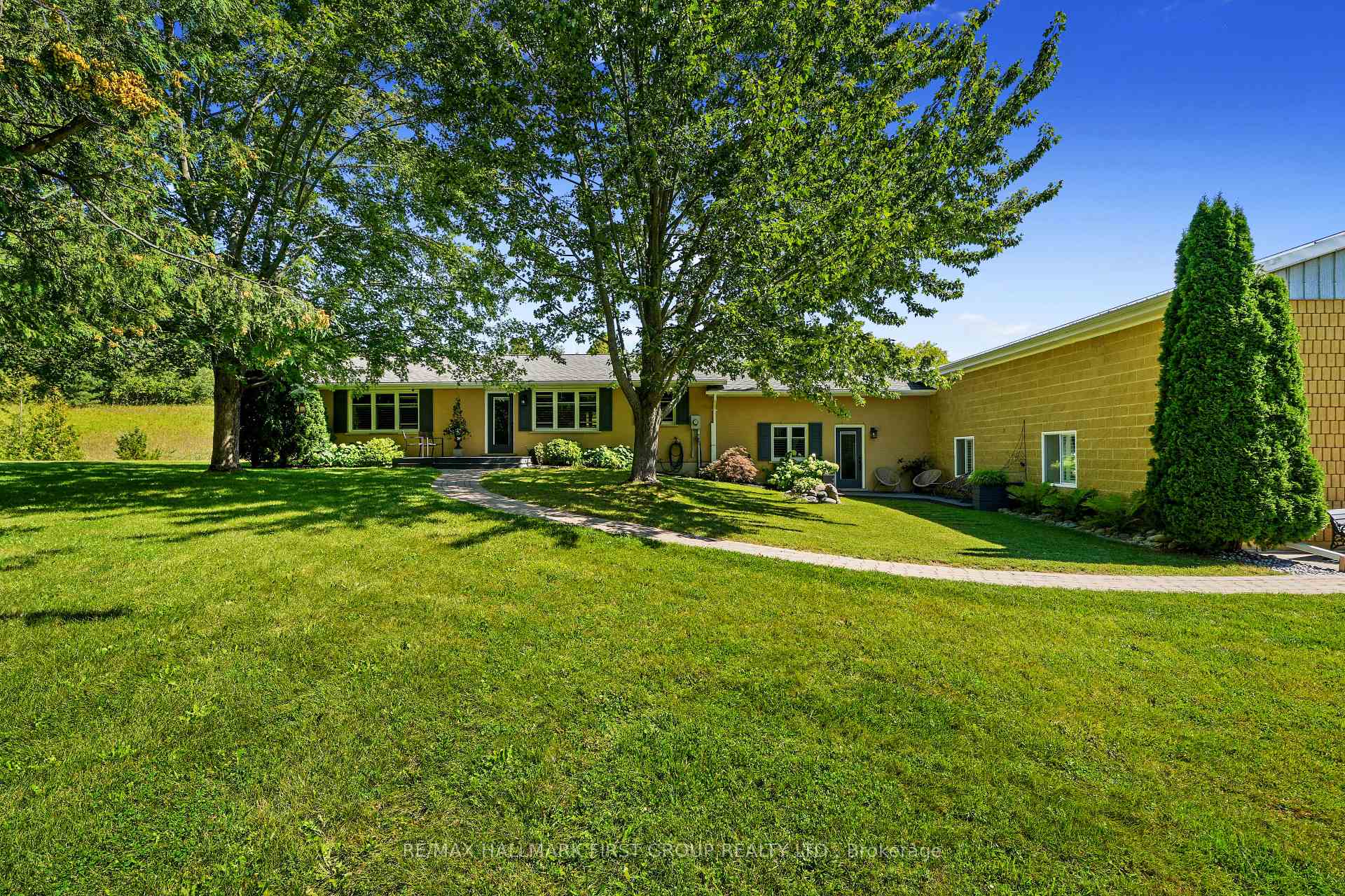 Photo 2 of 3311 Burnham Street N, Hamilton Township, Rural Hamilton — HOMEH