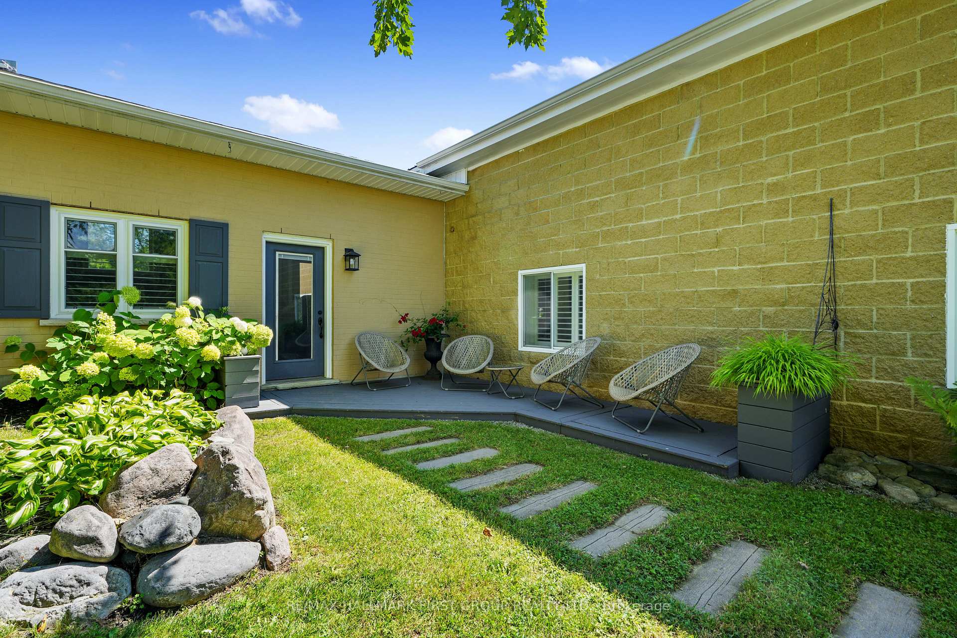 Photo 3 of 3311 Burnham Street N, Hamilton Township, Rural Hamilton — HOMEH