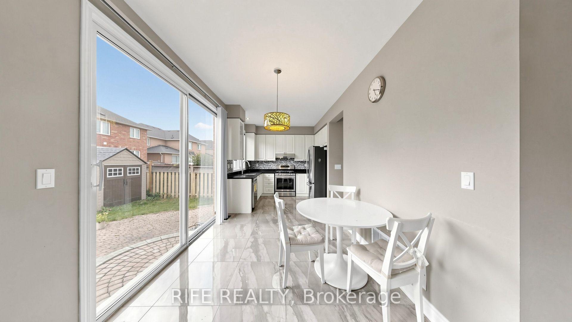 Photo 11 of 100 Castlemore Avenue, Markham, Berczy — HOMEH
