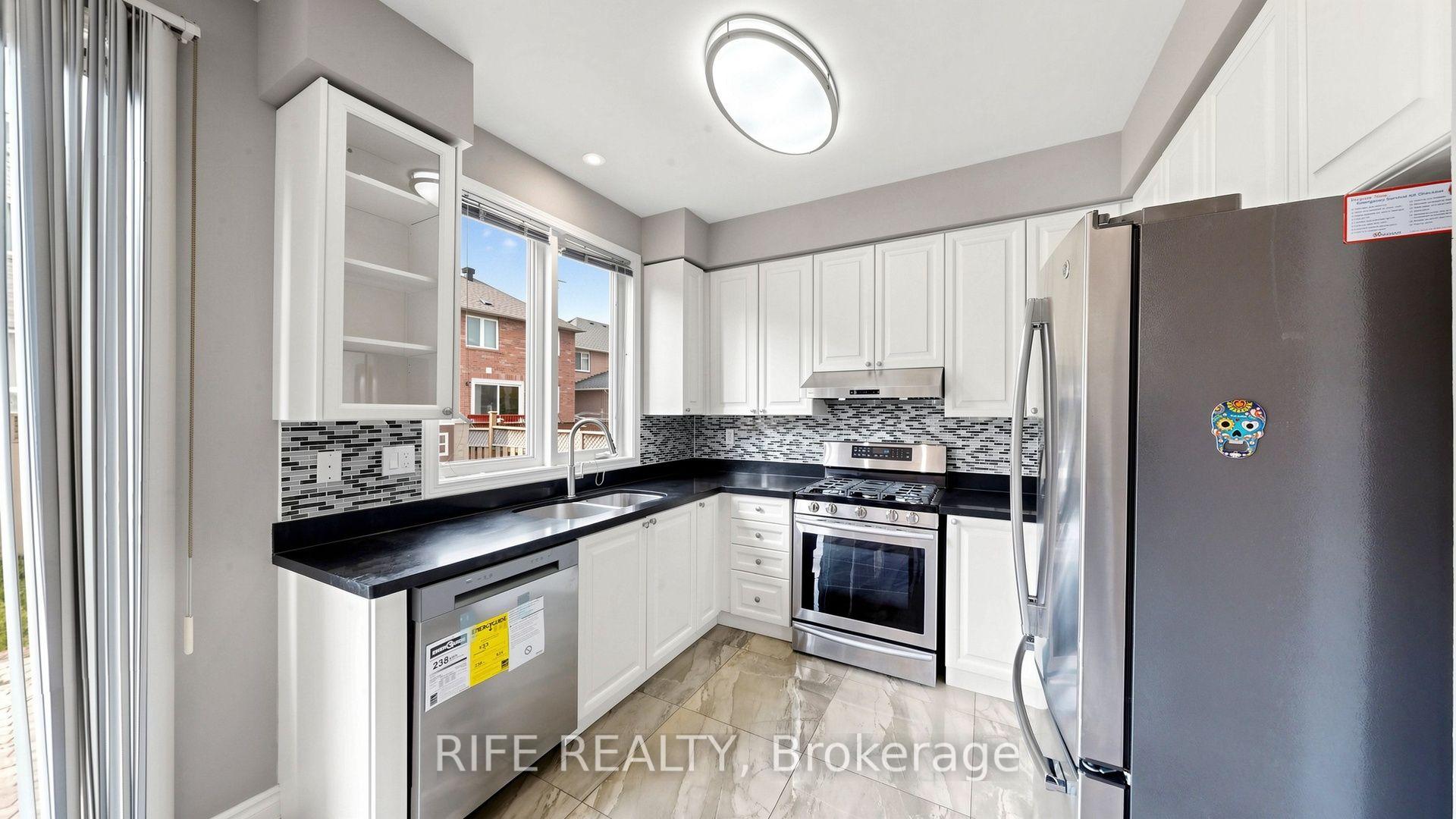 Photo 13 of 100 Castlemore Avenue, Markham, Berczy — HOMEH