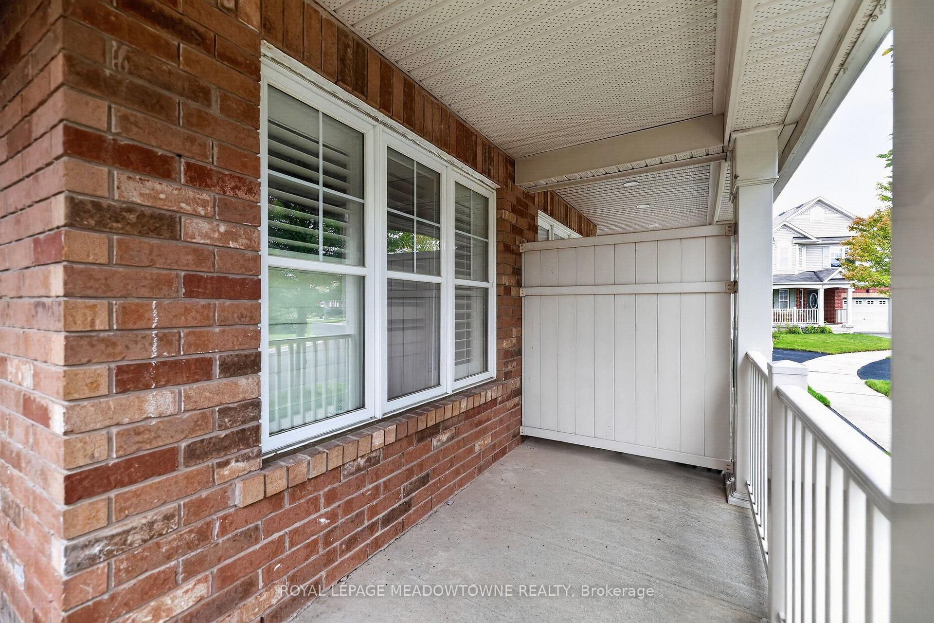 Photo 4 of 928 Raftis Crescent, Milton, Coates — HOMEH
