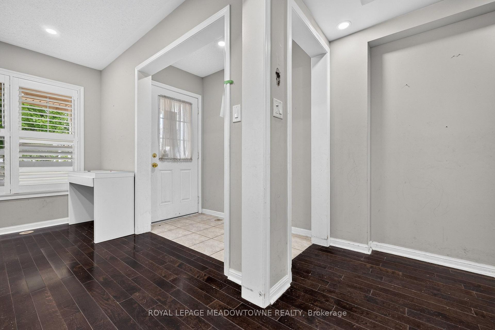 Photo 5 of 928 Raftis Crescent, Milton, Coates — HOMEH