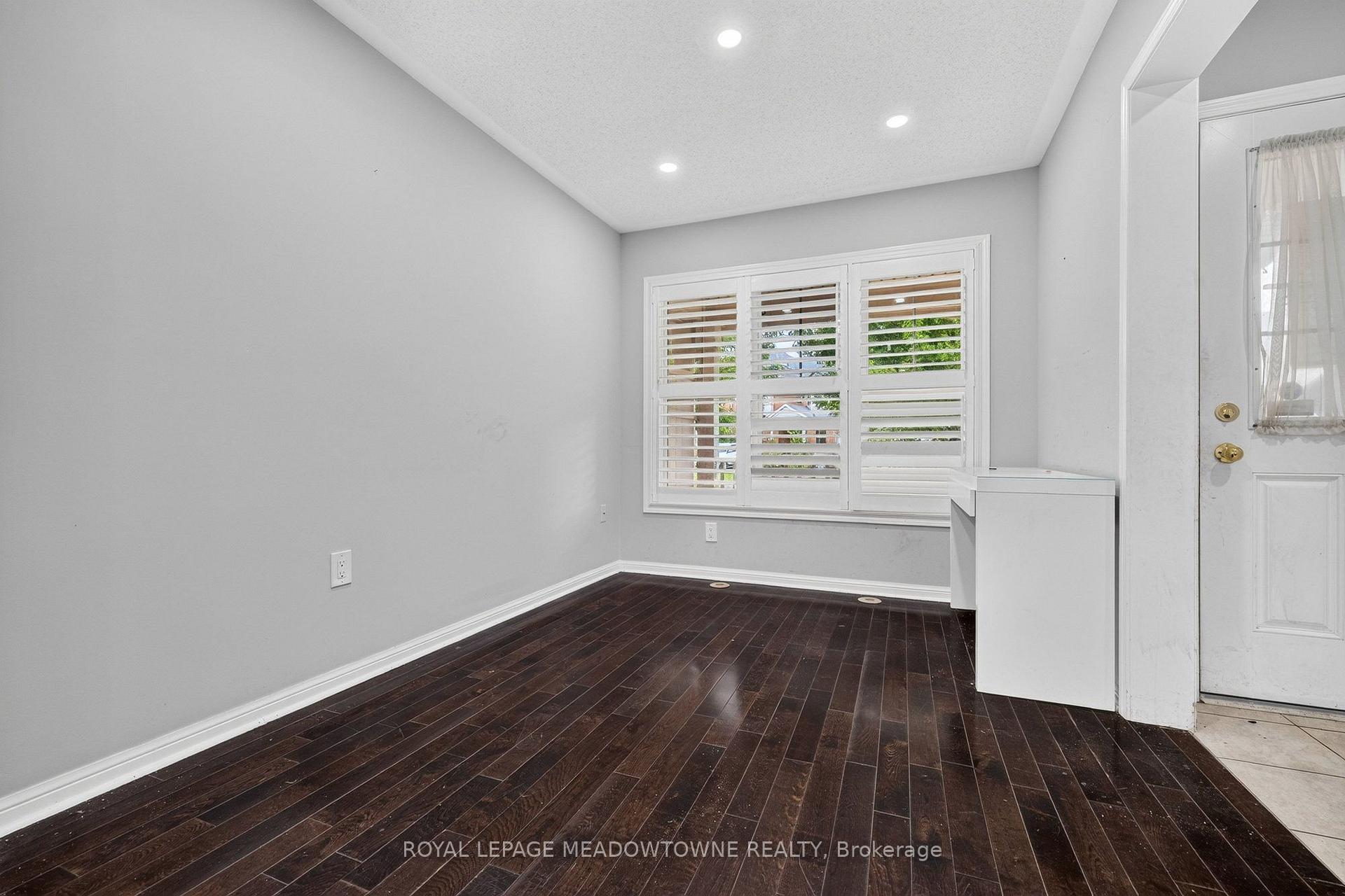 Photo 7 of 928 Raftis Crescent, Milton, Coates — HOMEH