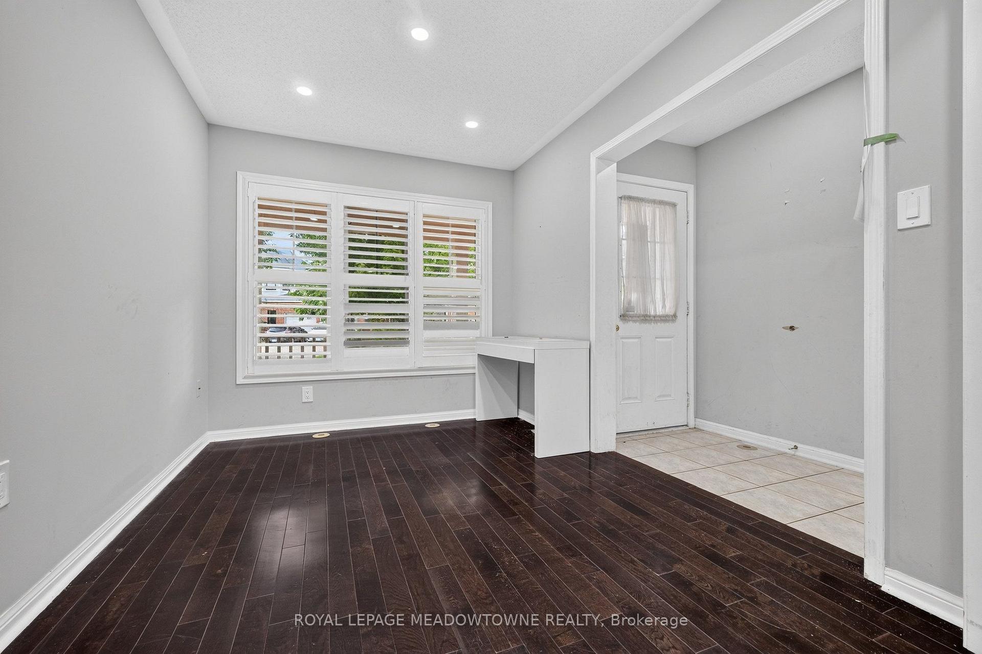 Photo 8 of 928 Raftis Crescent, Milton, Coates — HOMEH