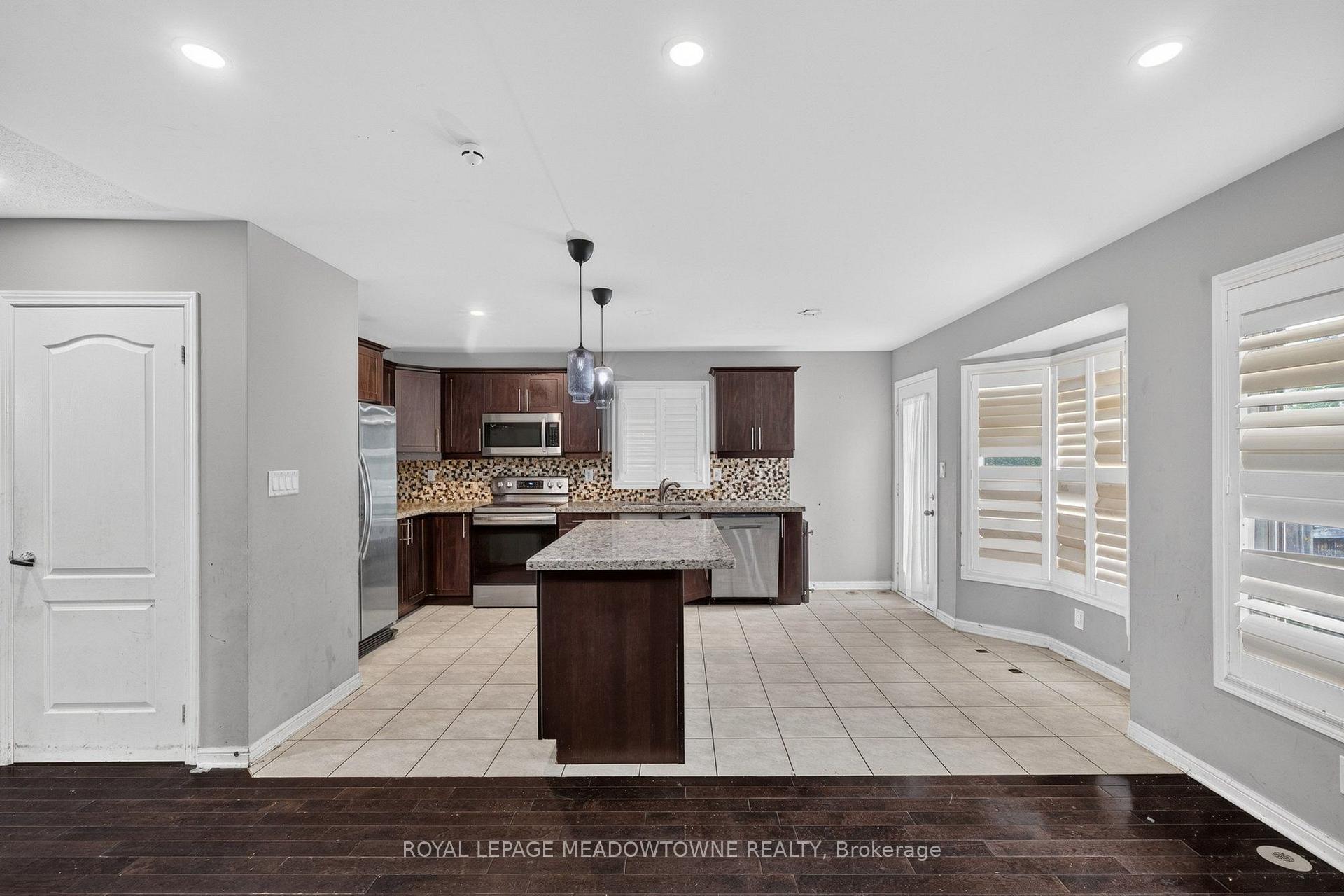 Photo 15 of 928 Raftis Crescent, Milton, Coates — HOMEH