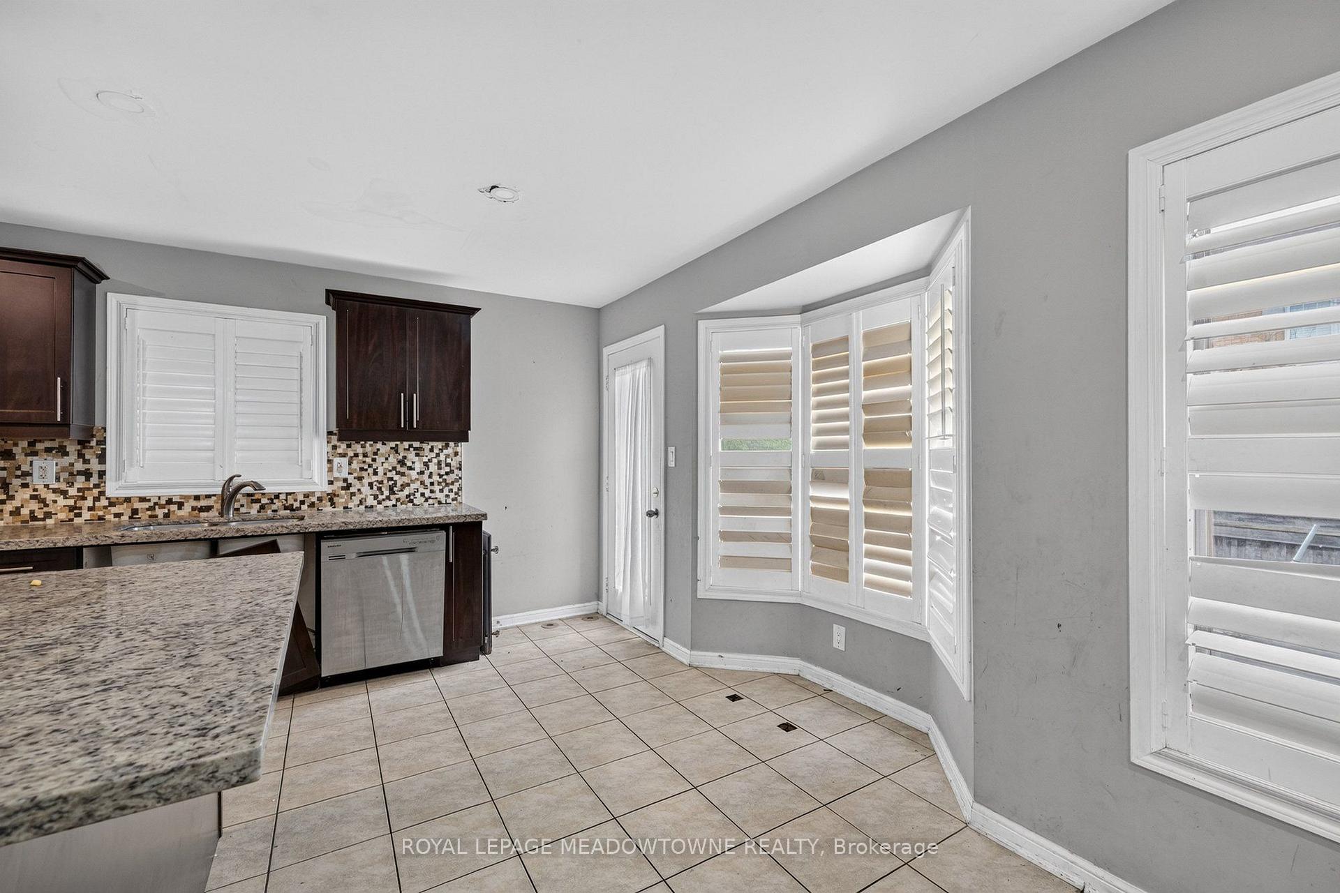 Photo 16 of 928 Raftis Crescent, Milton, Coates — HOMEH
