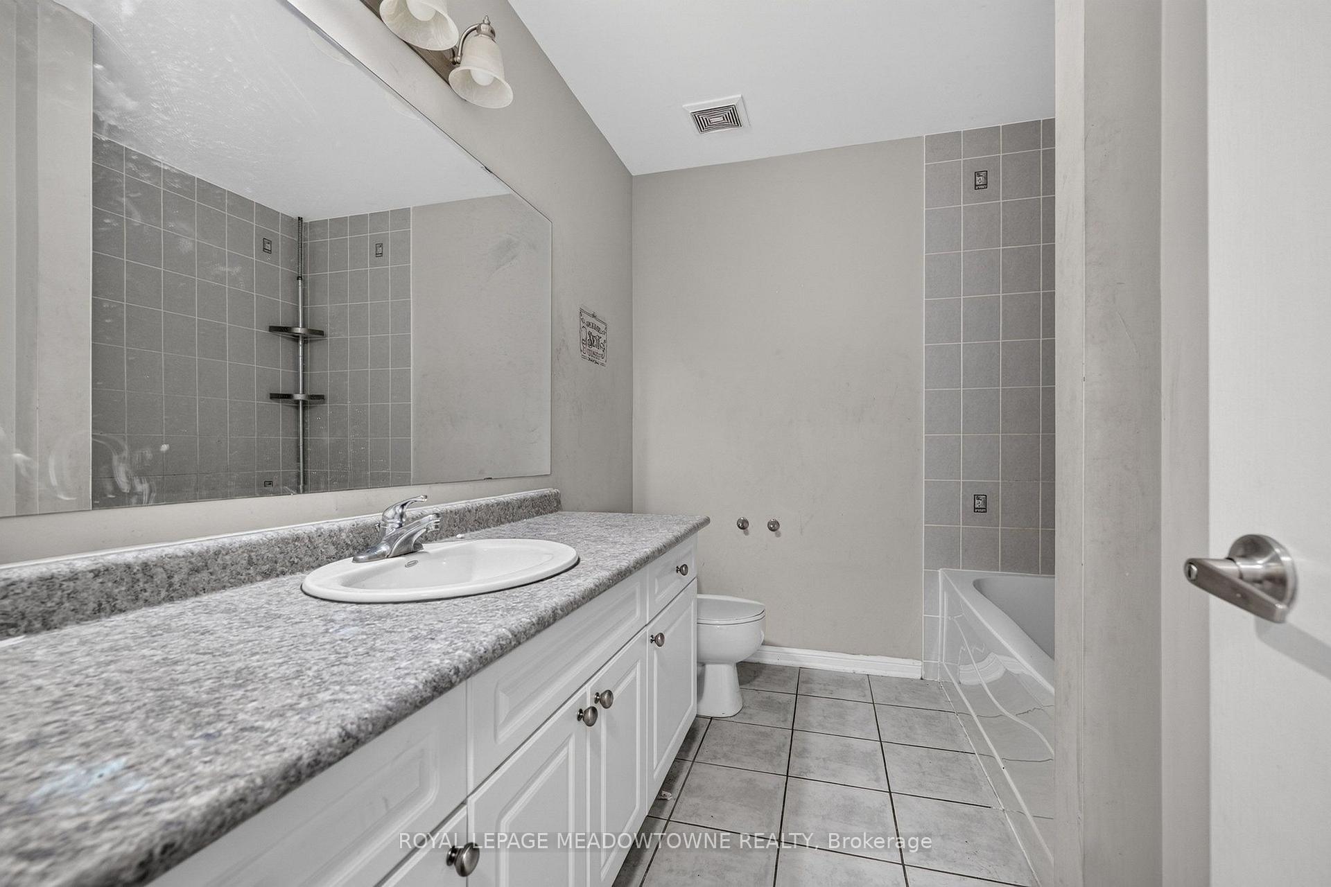 Photo 24 of 928 Raftis Crescent, Milton, Coates — HOMEH