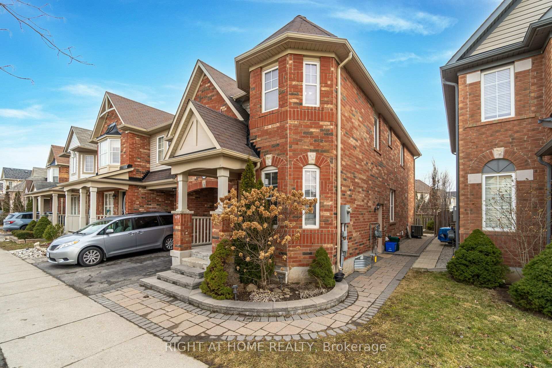 Photo 2 of 898 Philbrook Drive, Milton, Coates — HOMEH