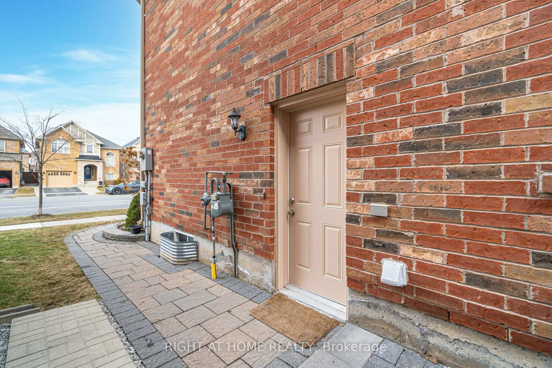 Photo 3 of 898 Philbrook Drive, Milton, Coates — HOMEH
