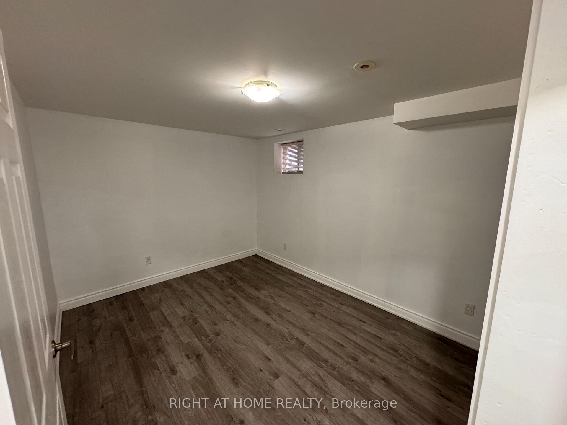 Photo 15 of 898 Philbrook Drive, Milton, Coates — HOMEH