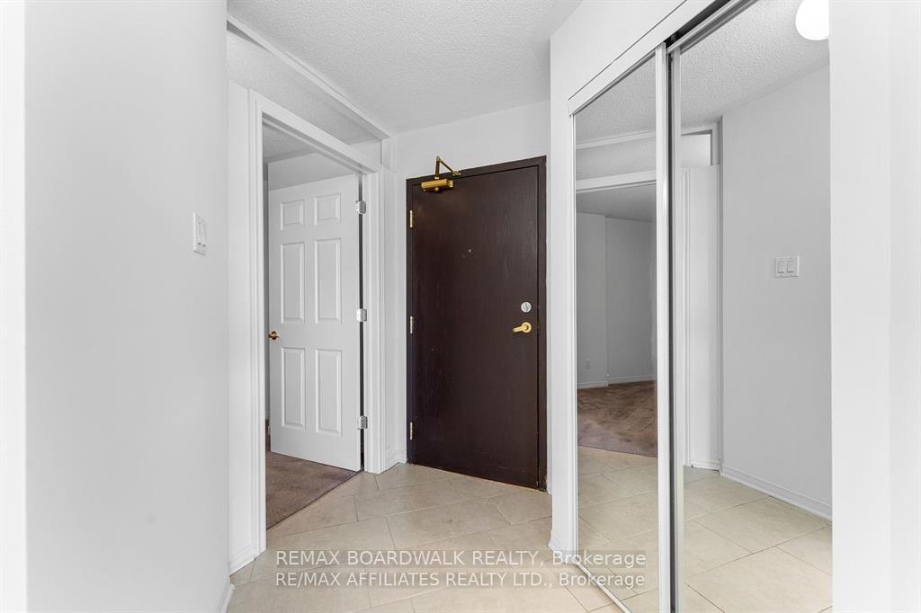 Photo 4 of Unit 5S, 310 Central Park Drive, Ottawa, Central Park — HOMEH