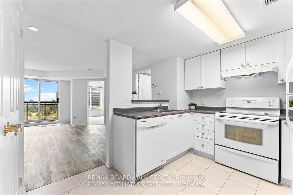 Photo 5 of Unit 5S, 310 Central Park Drive, Ottawa, Central Park — HOMEH