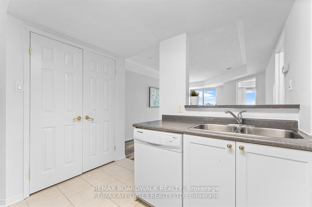 Photo 8 of Unit 5S, 310 Central Park Drive, Ottawa, Central Park — HOMEH