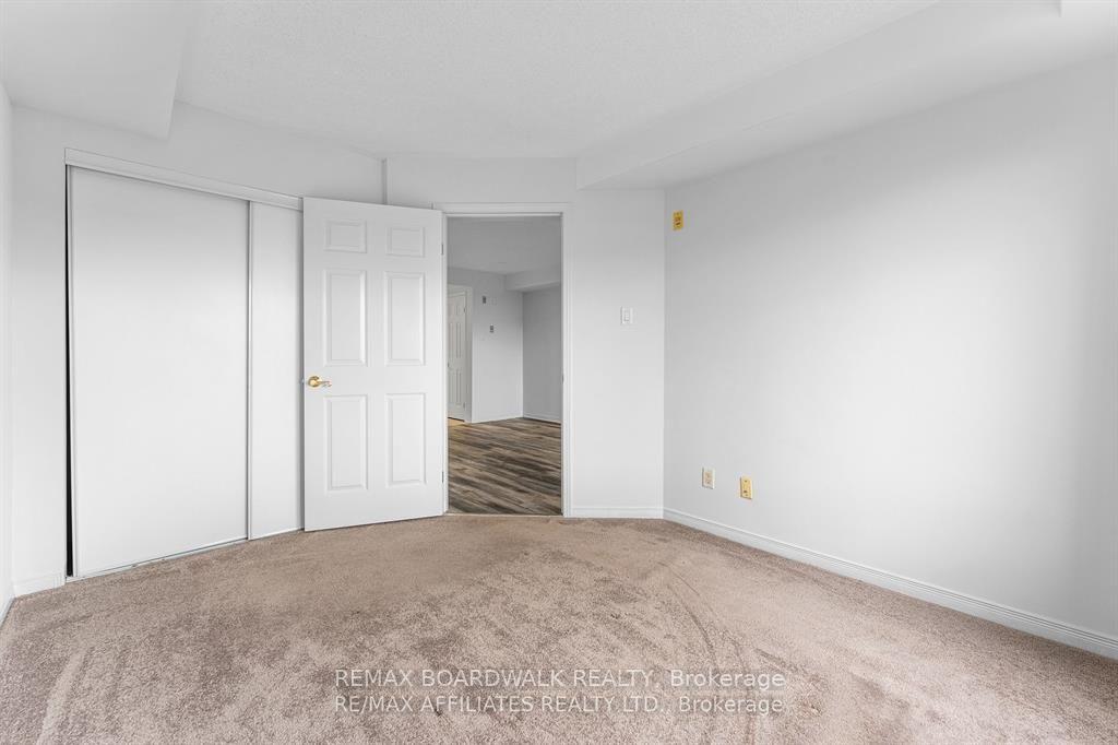 Photo 13 of Unit 5S, 310 Central Park Drive, Ottawa, Central Park — HOMEH