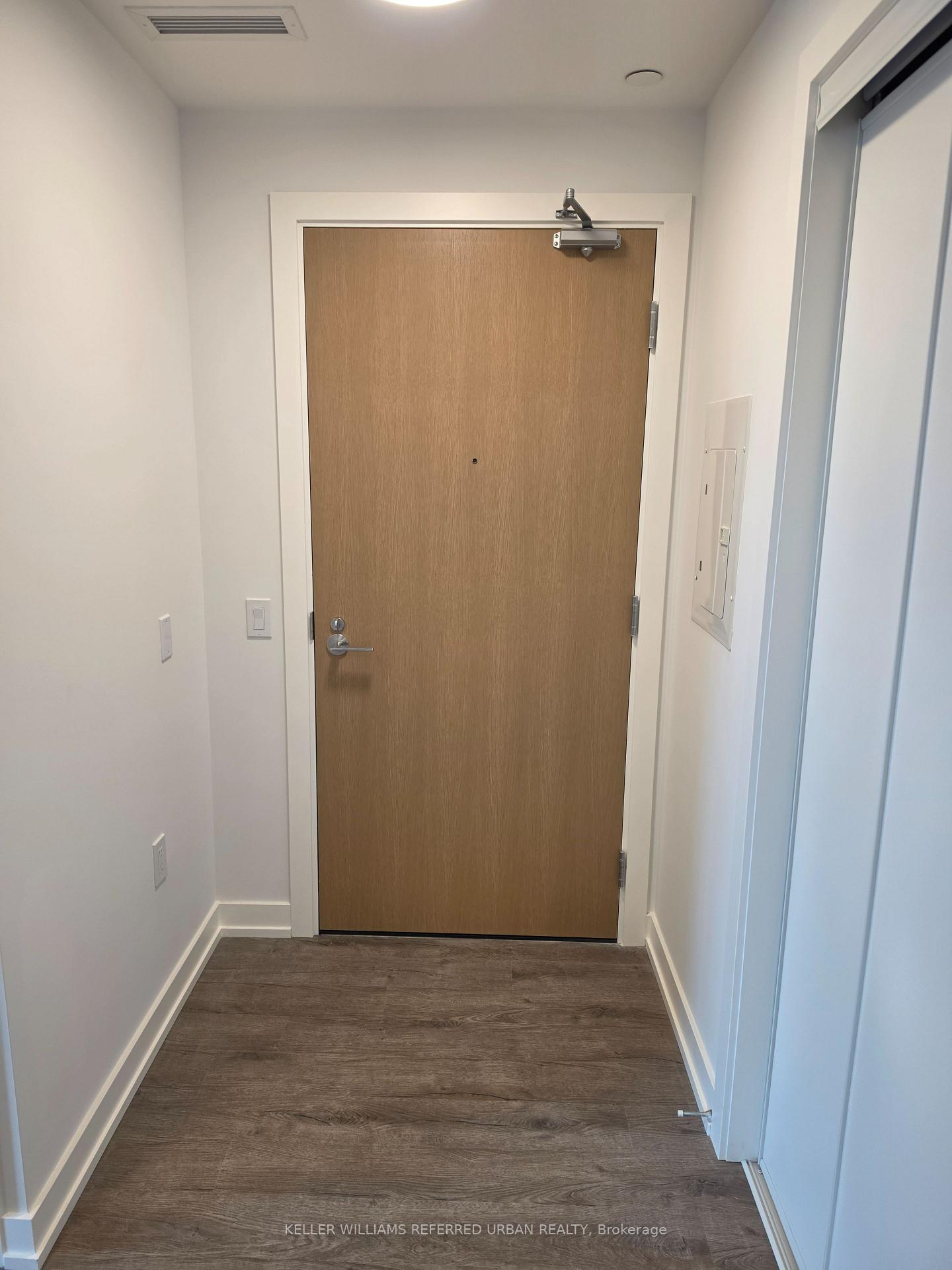 Photo 2 of Unit 901, 21 Meadowvale Road, Vaughan, Concord — HOMEH